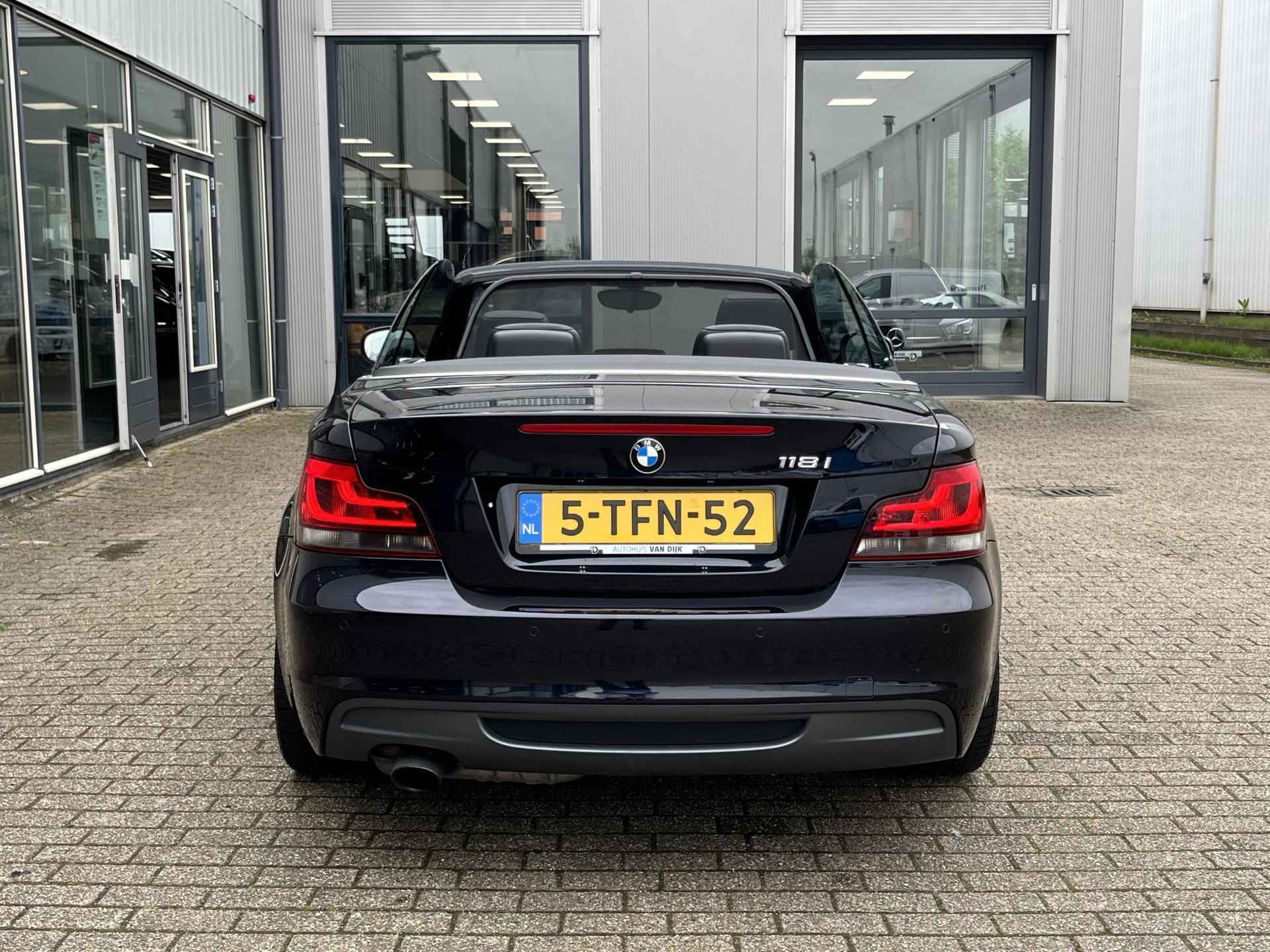 BMW 1-serie Cabrio 118i M Sport Edition | NL Auto/Voll.Historie/M-sport pakket/Navi/Cruise/Clima/Afn.Trekhaak - 25/92