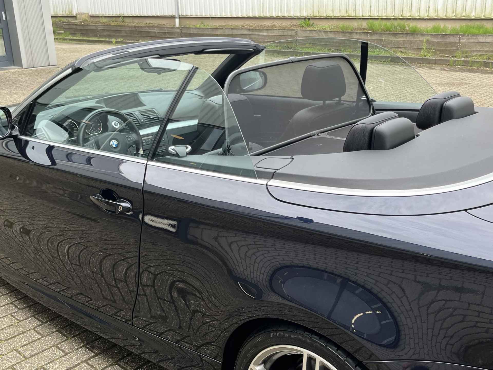 BMW 1-serie Cabrio 118i M Sport Edition | NL Auto/Voll.Historie/M-sport pakket/Navi/Cruise/Clima/Afn.Trekhaak - 64/92