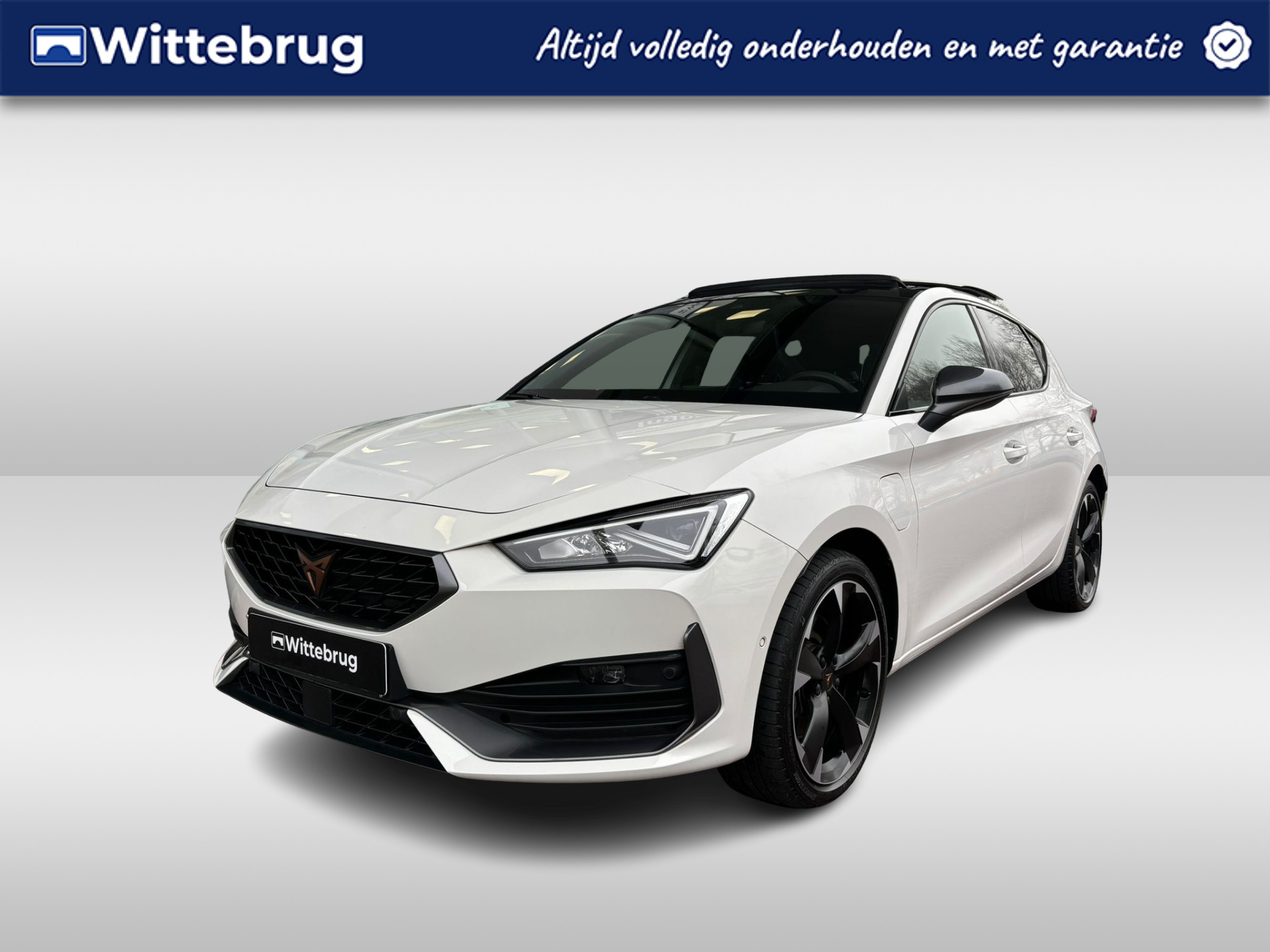 CUPRA Leon 1.4 e-Hybrid 204pk DSG Performance / Panoramadak / LED / Kuipstoelen / Camera / Stuur & Stoelverwarming / 18" LMV