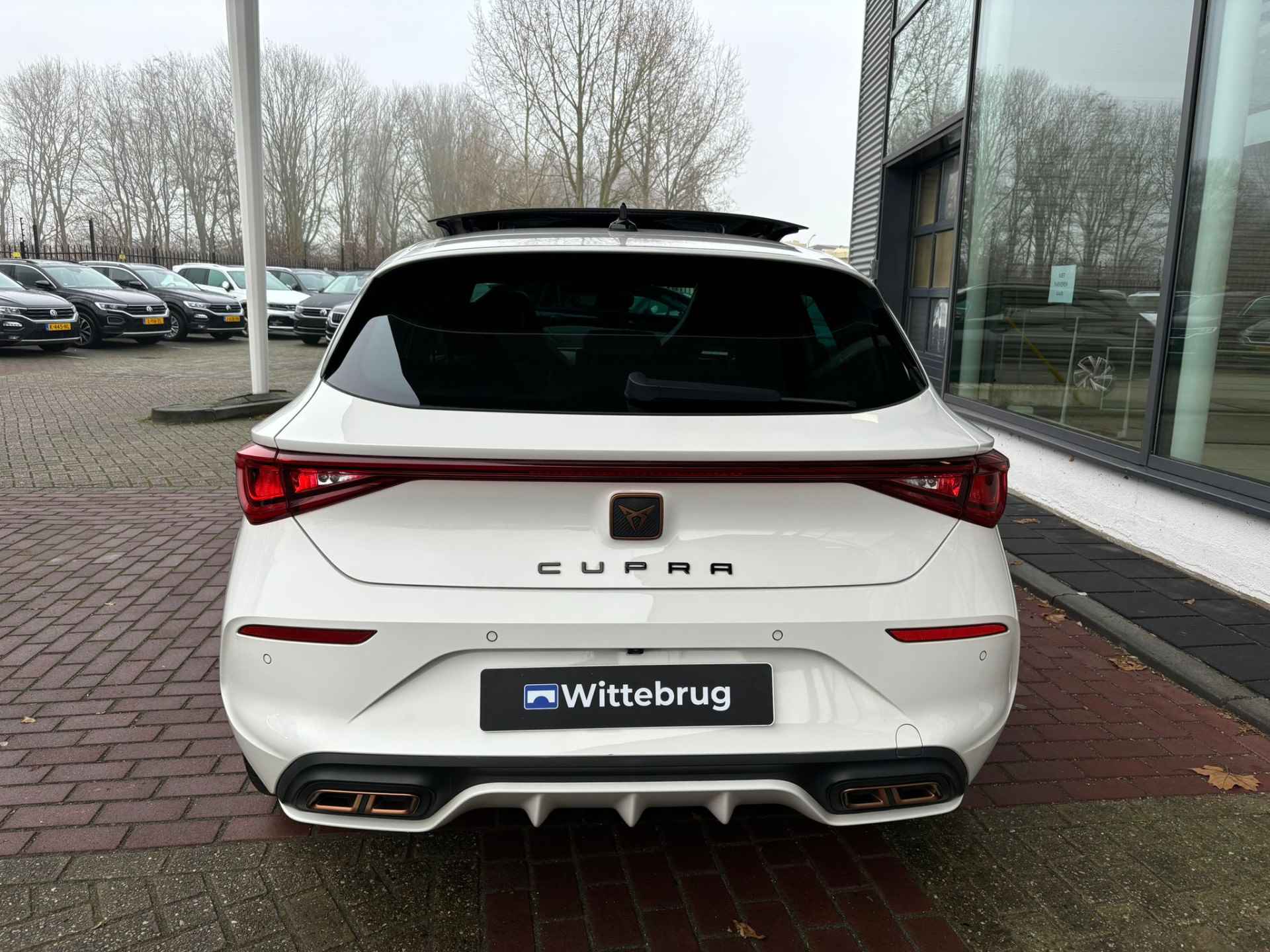 CUPRA Leon 1.4 e-Hybrid 204pk DSG Performance / Panoramadak / LED / Kuipstoelen / Camera / Stuur & Stoelverwarming / 18" LMV - 13/27