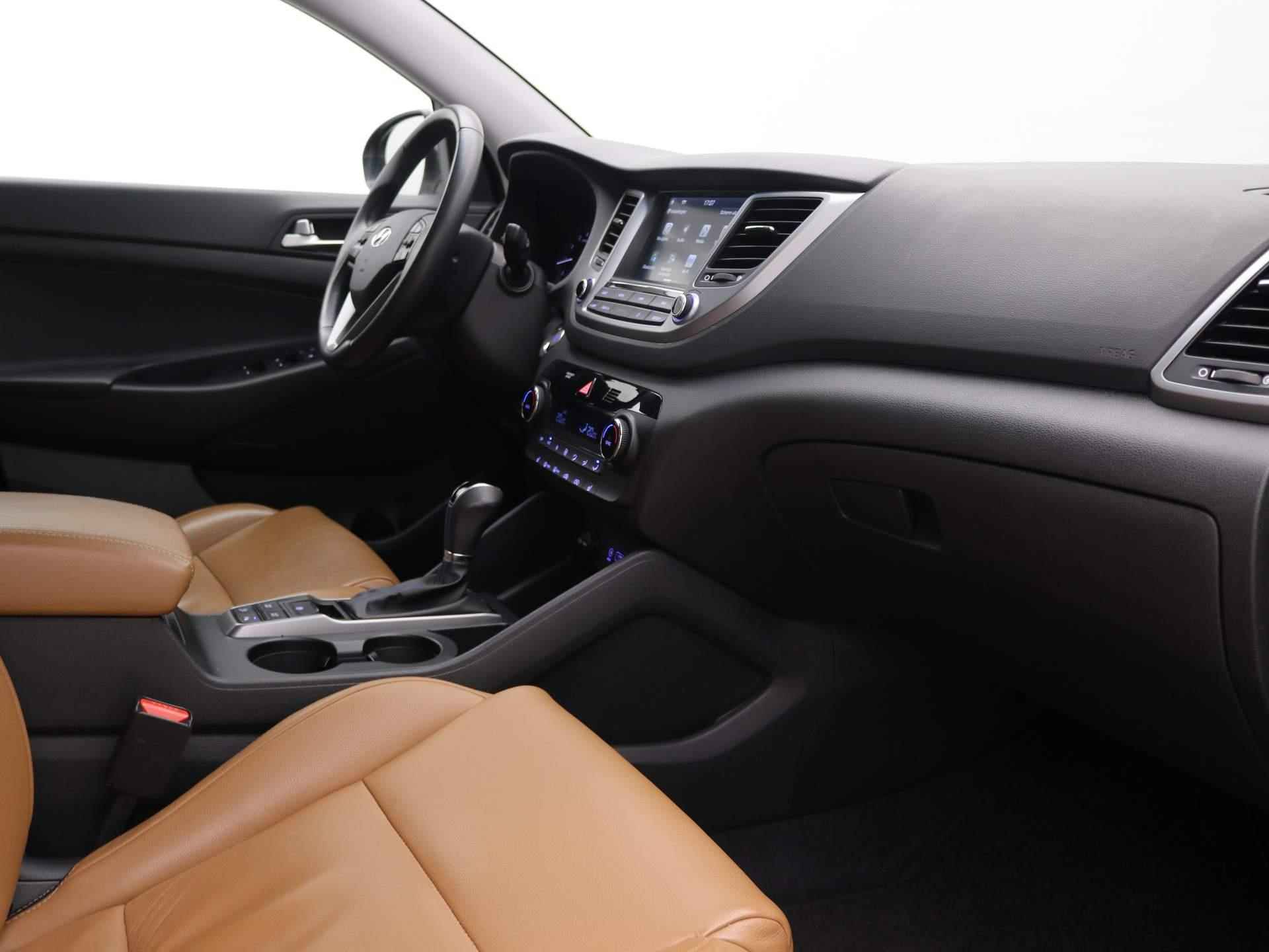 Hyundai Tucson 1.6 T-GDi 177PK Comfort AUTOMAAT / Trekhaak / 1600KG Trekgewicht / Lederen bekleding / Navigatie / Parkeersensoren voor & achter / Stoelverwarming voor & achter / Cruise Control / - 60/64