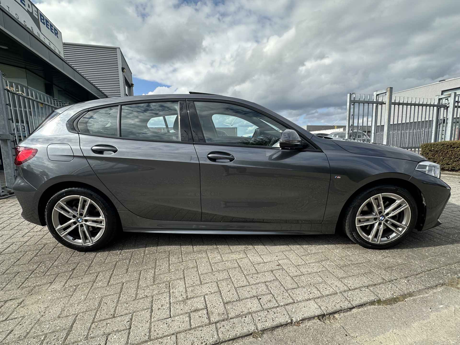 BMW 1-serie 118i M-Sport Pano-Dak | Trekhaak | Stoelverwarming | - 5/26