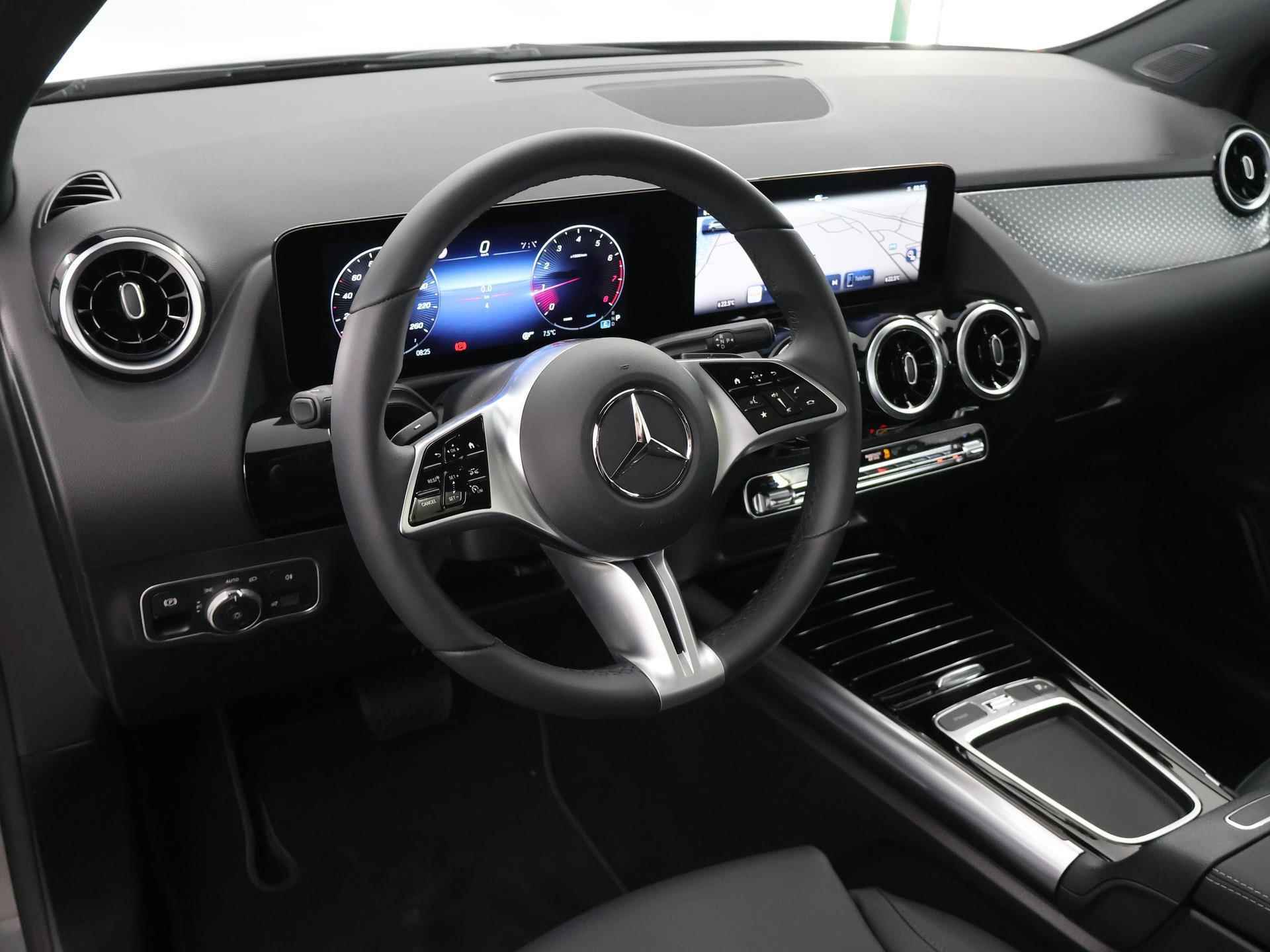Mercedes-Benz B-klasse 180 | Business Line | Panorama-schuifdak | Lederlook Zwart | DAB+ | Stoelverwarming | Achteruitrijcamera | - 8/43