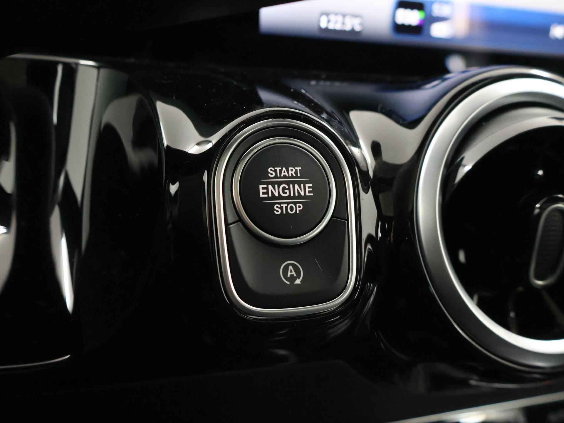 Mercedes-Benz B-klasse 180 | Business Line | Panorama-schuifdak | Lederlook Zwart | DAB+ | Stoelverwarming | Achteruitrijcamera | - 30/43