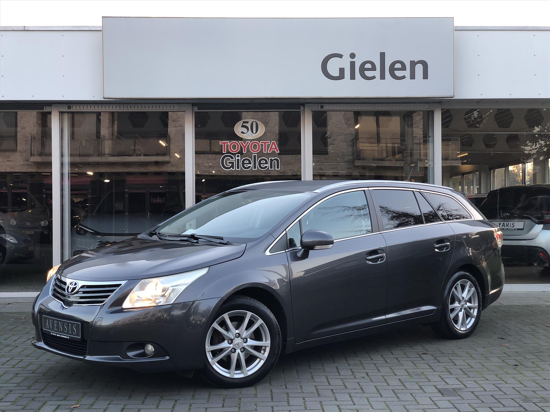 Toyota Avensis Wagon 1.8 VVT-I Business | Trekhaak, Navigatie, Cruise control, Parkeercamera, Climate control, 17 inch, 1500KG Trekgewicht