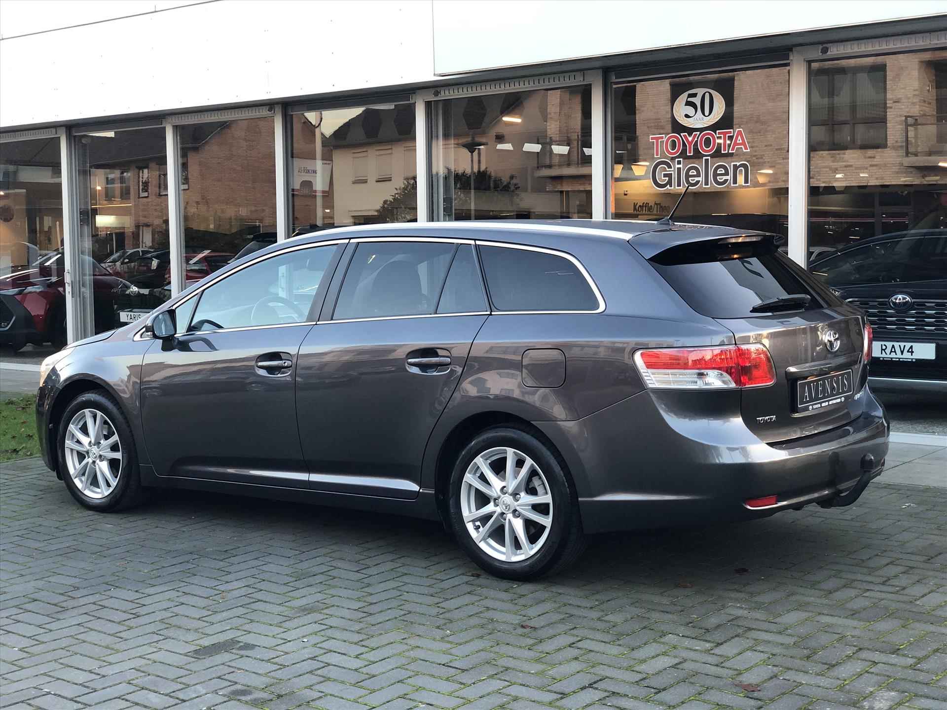 Toyota Avensis Wagon 1.8 VVT-I Business | Trekhaak, Navigatie, Cruise control, Parkeercamera, Climate control, 17 inch, 1500KG Trekgewicht - 2/32