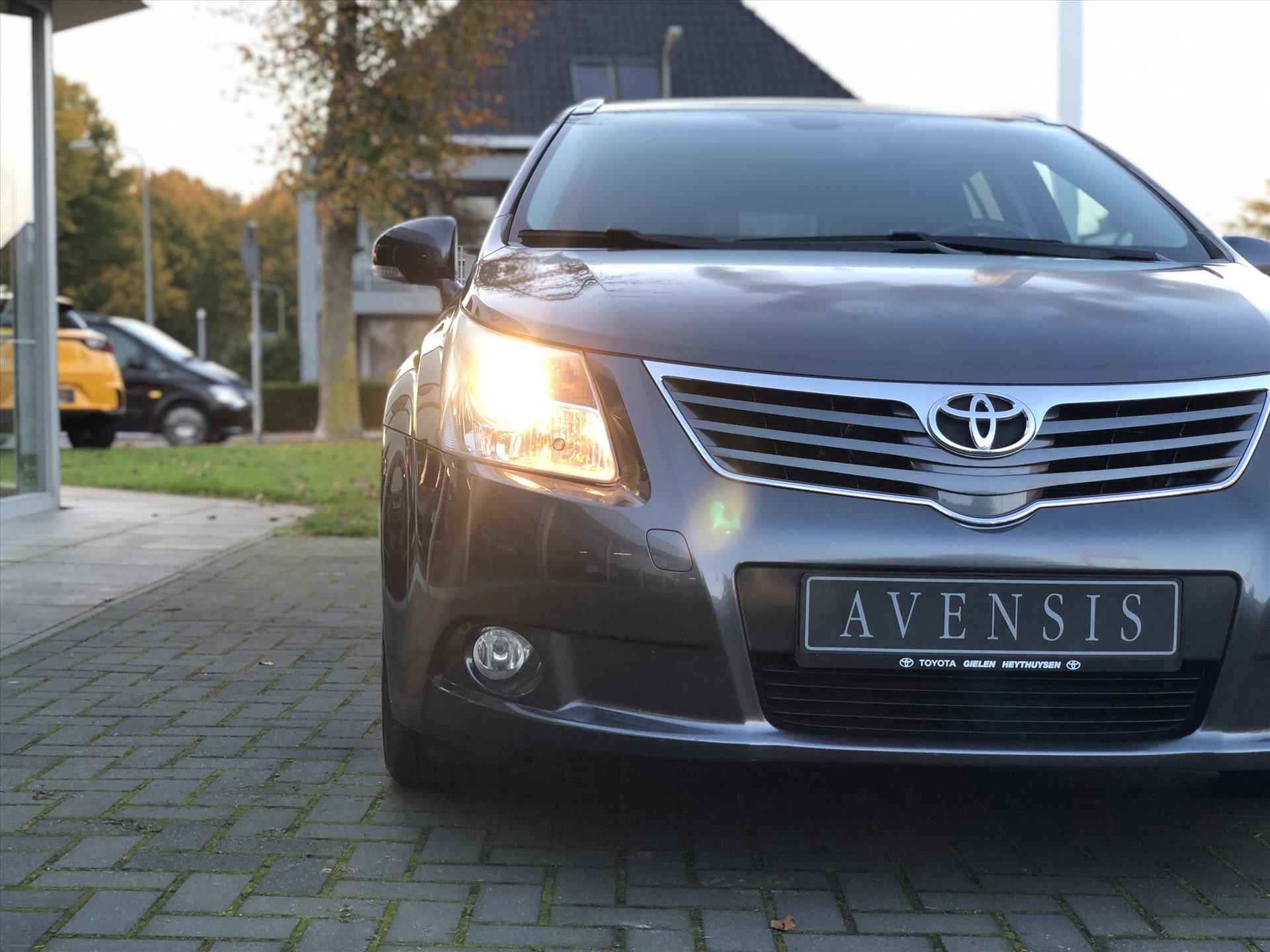 Toyota Avensis Wagon 1.8 VVT-I Business | Trekhaak, Navigatie, Cruise control, Parkeercamera, Climate control, 17 inch, 1500KG Trekgewicht - 9/32