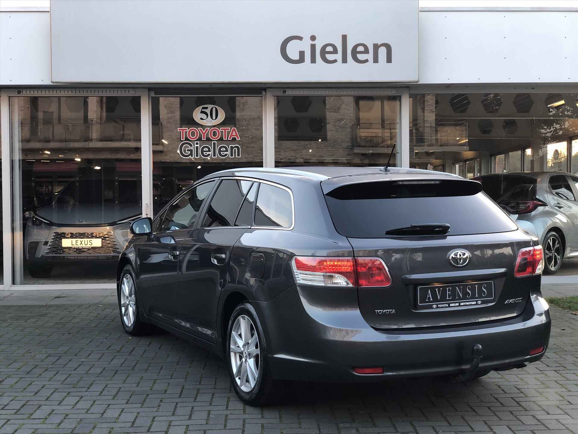 Toyota Avensis Wagon 1.8 VVT-I Business | Trekhaak, Navigatie, Cruise control, Parkeercamera, Climate control, 17 inch, 1500KG Trekgewicht - 31/32