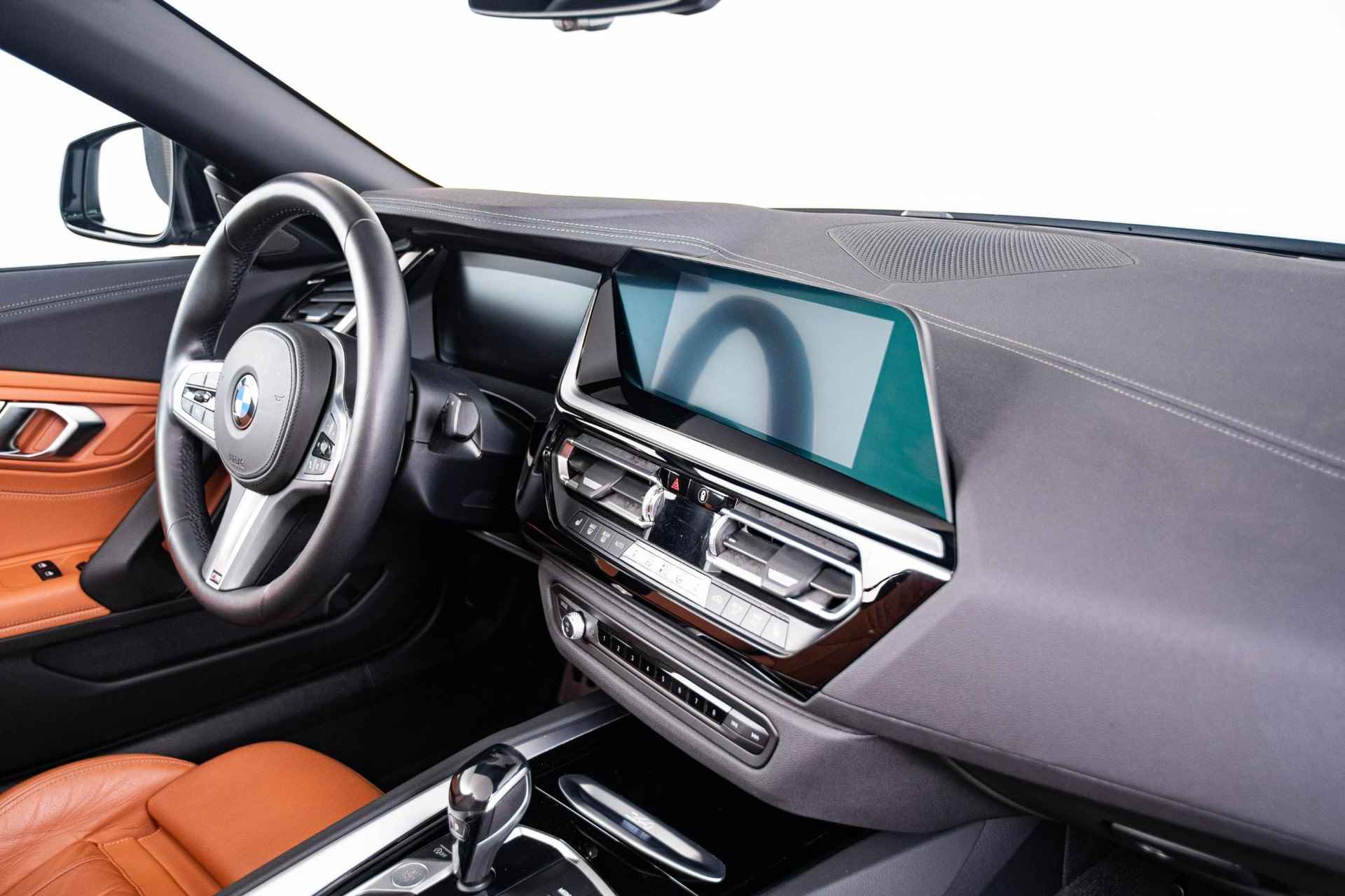 BMW Z4 Roadster sDrive20i High Executive M Sport - Elektrische verwarmde voorstoelen - Alarmsysteem klasse 3 - Hifi System - Active Cruise Control - 19 inch lichtmetalen velgen - Dashboard in Sensatec - - 16/64