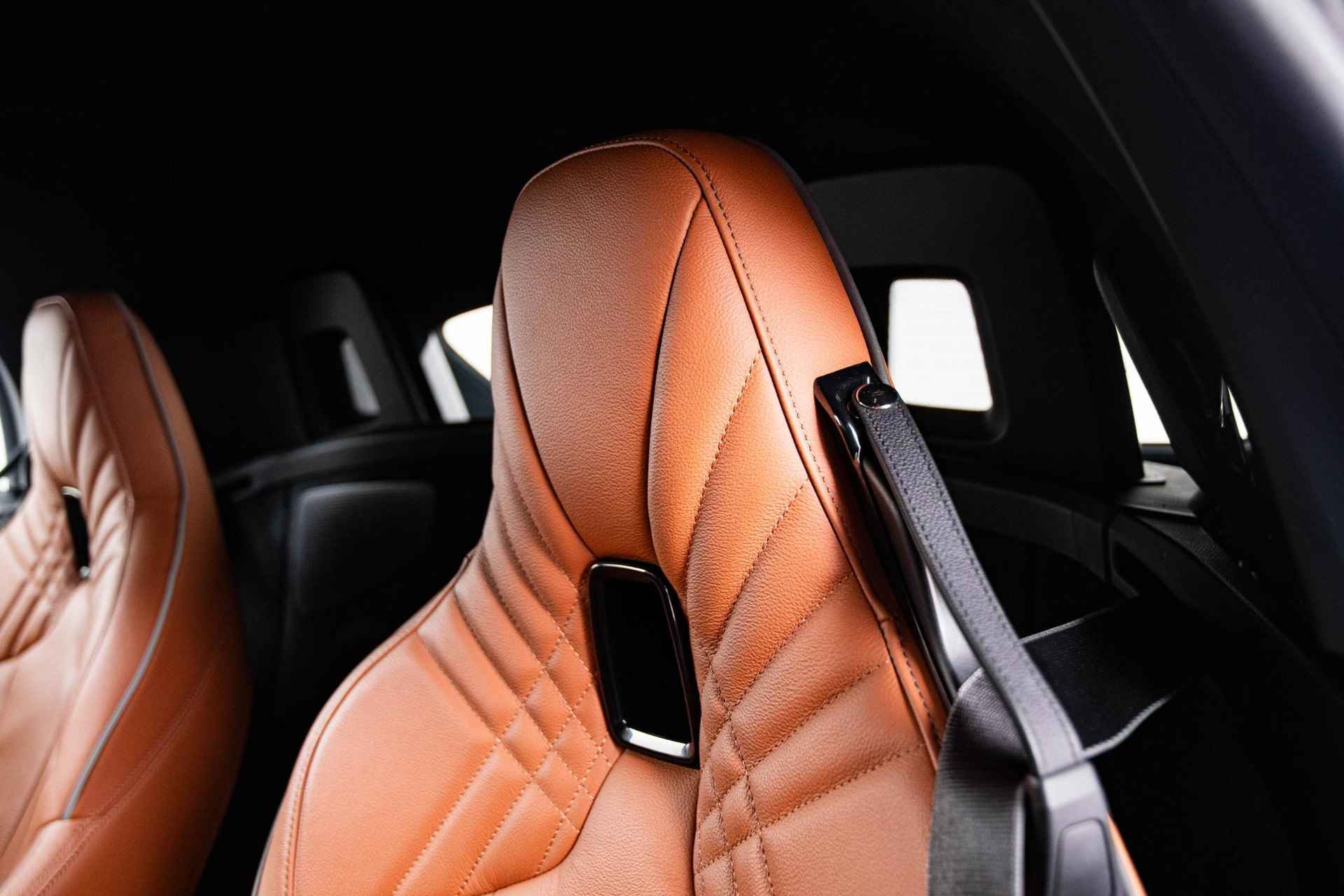 BMW Z4 Roadster sDrive20i High Executive M Sport - Elektrische verwarmde voorstoelen - Alarmsysteem klasse 3 - Hifi System - Active Cruise Control - 19 inch lichtmetalen velgen - Dashboard in Sensatec - - 17/64