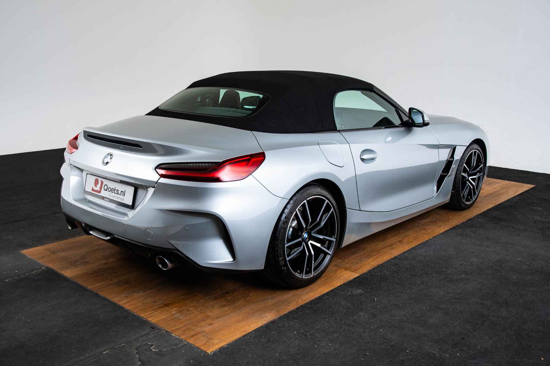 BMW Z4 Roadster sDrive20i High Executive M Sport - Elektrische verwarmde voorstoelen - Alarmsysteem klasse 3 - Hifi System - Active Cruise Control - 19 inch lichtmetalen velgen - Dashboard in Sensatec - - 29/64