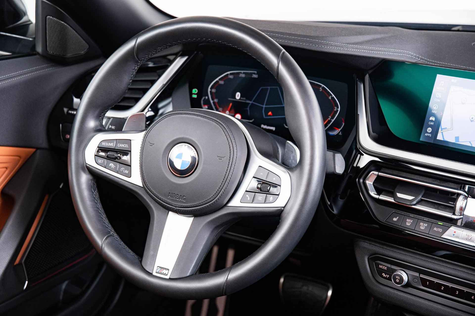 BMW Z4 Roadster sDrive20i High Executive M Sport - Elektrische verwarmde voorstoelen - Alarmsysteem klasse 3 - Hifi System - Active Cruise Control - 19 inch lichtmetalen velgen - Dashboard in Sensatec - - 52/64