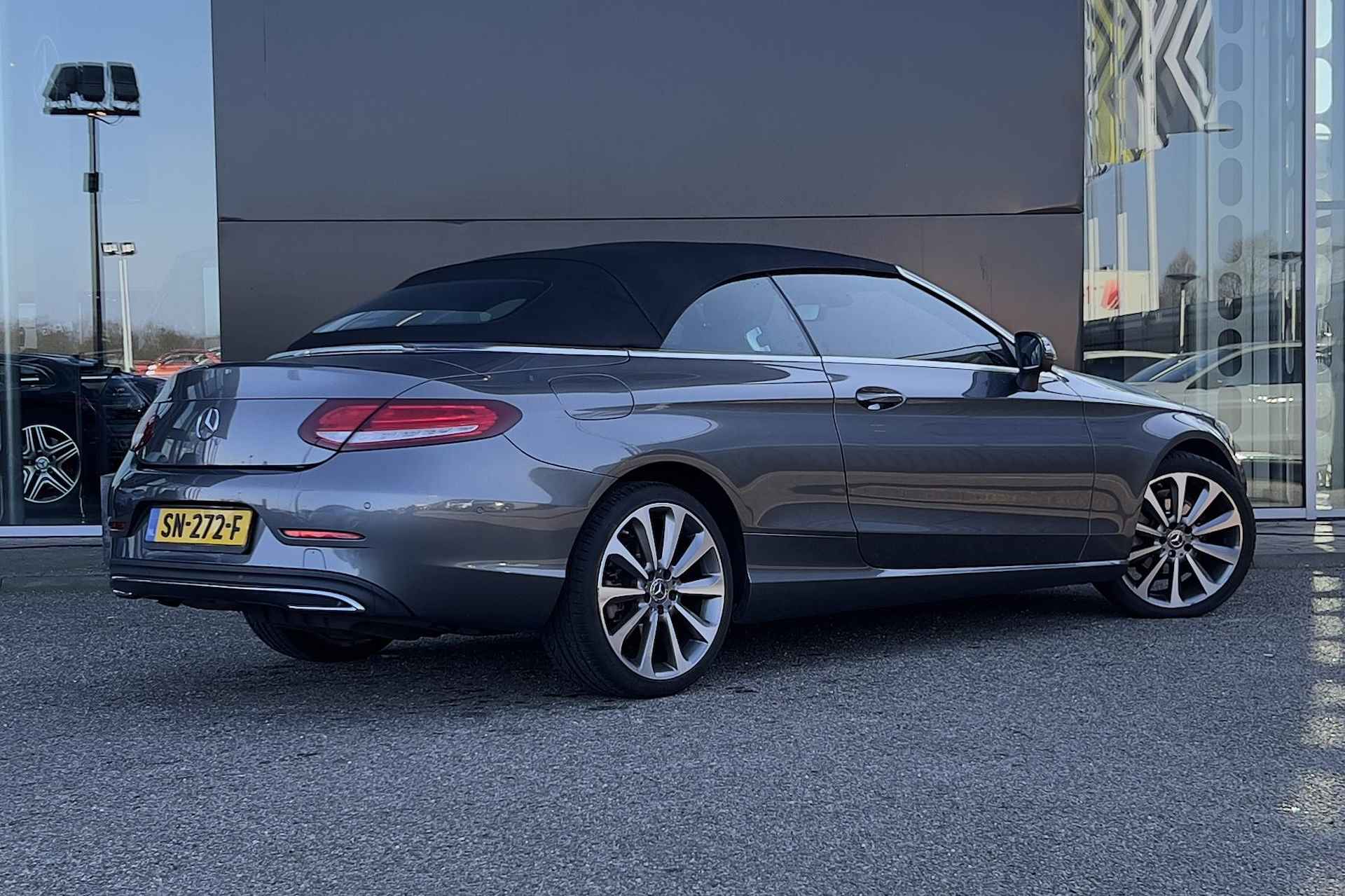 Mercedes-Benz C-klasse C 180 Cabriolet Automaat | Premium Plus Pakket | LED | Sfeerverlichting | Stoelverwarming | Airscarf | Parktronic | Parkeerpakket | Spiegelpakket - 8/18