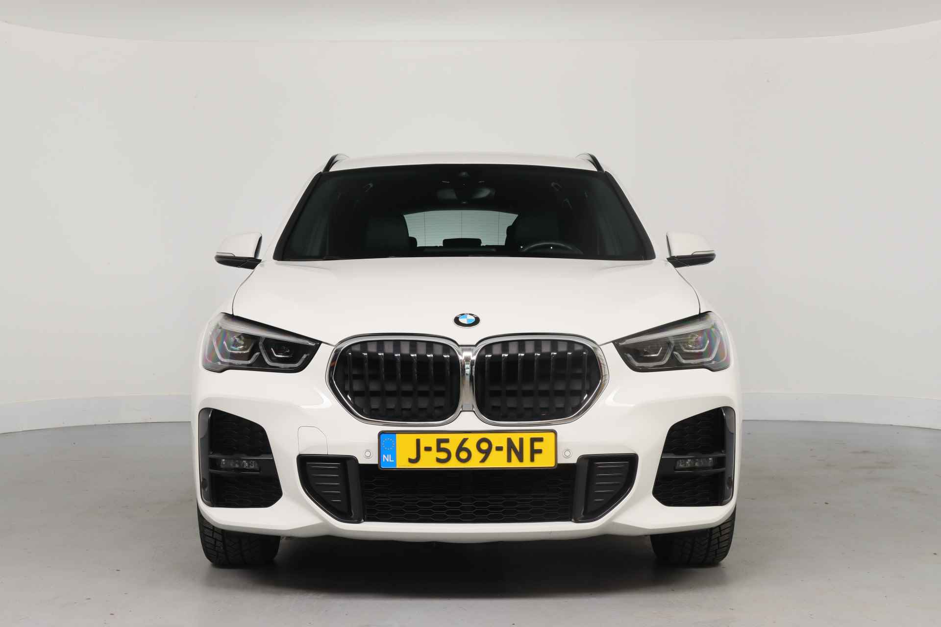 BMW X1 xDrive25e eDrive High Executive M Sport | Trekhaak Afneembaar | 19 inch | Leder | Elektr Achterklep | Led | Shadow Line | Stoelv - 2/40