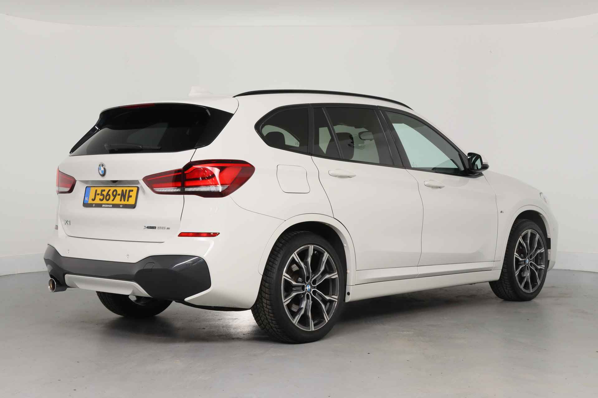 BMW X1 xDrive25e eDrive High Executive M Sport | Trekhaak Afneembaar | 19 inch | Leder | Elektr Achterklep | Led | Shadow Line | Stoelv - 4/40