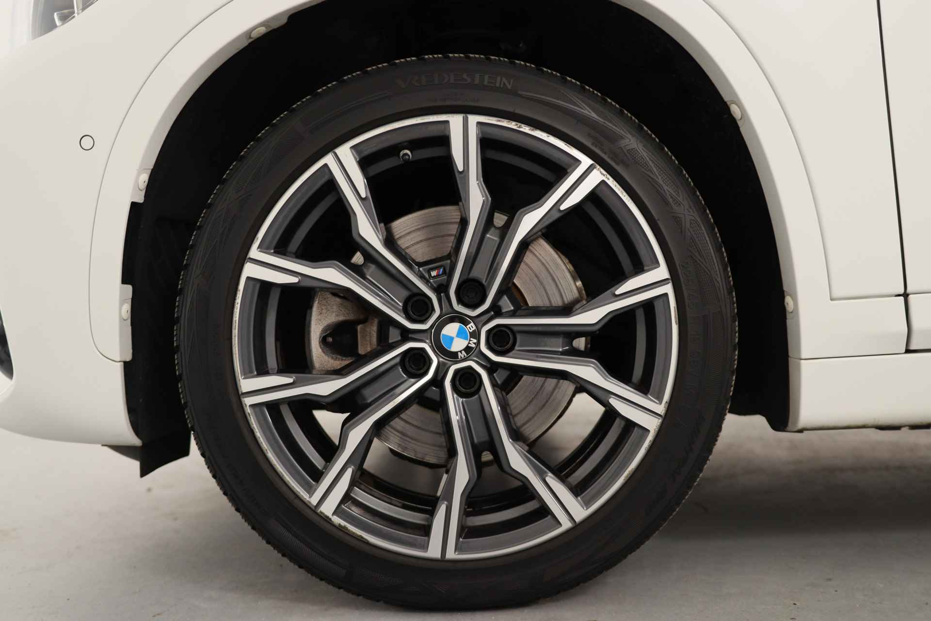 BMW X1 xDrive25e eDrive High Executive M Sport | Trekhaak Afneembaar | 19 inch | Leder | Elektr Achterklep | Led | Shadow Line | Stoelv - 15/40