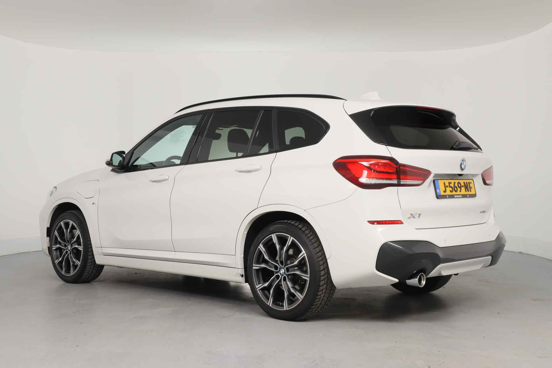 BMW X1 xDrive25e eDrive High Executive M Sport | Trekhaak Afneembaar | 19 inch | Leder | Elektr Achterklep | Led | Shadow Line | Stoelv - 27/40