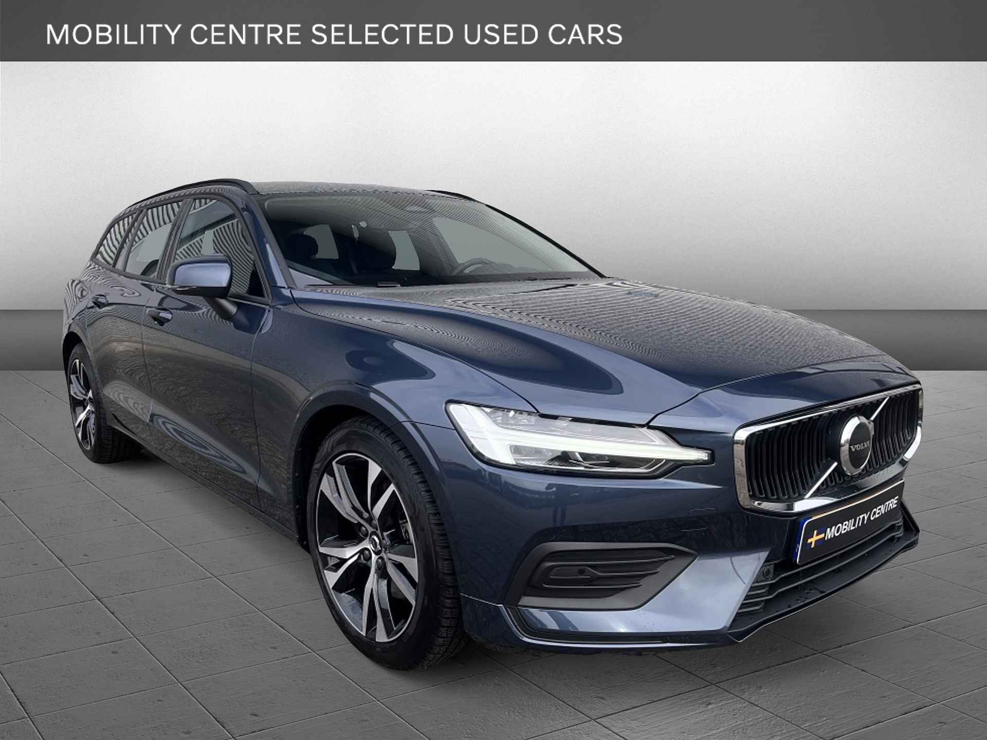 Volvo V60 2.0 B3 Essential | Trekhaak | Climate | Driver Assist | All-Seas - 2/36