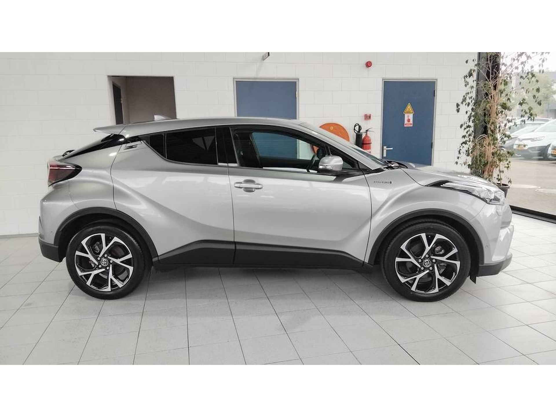 Toyota C-HR 1.8 Style | Camera | LED | Dodehoekdetectie | - 2/23