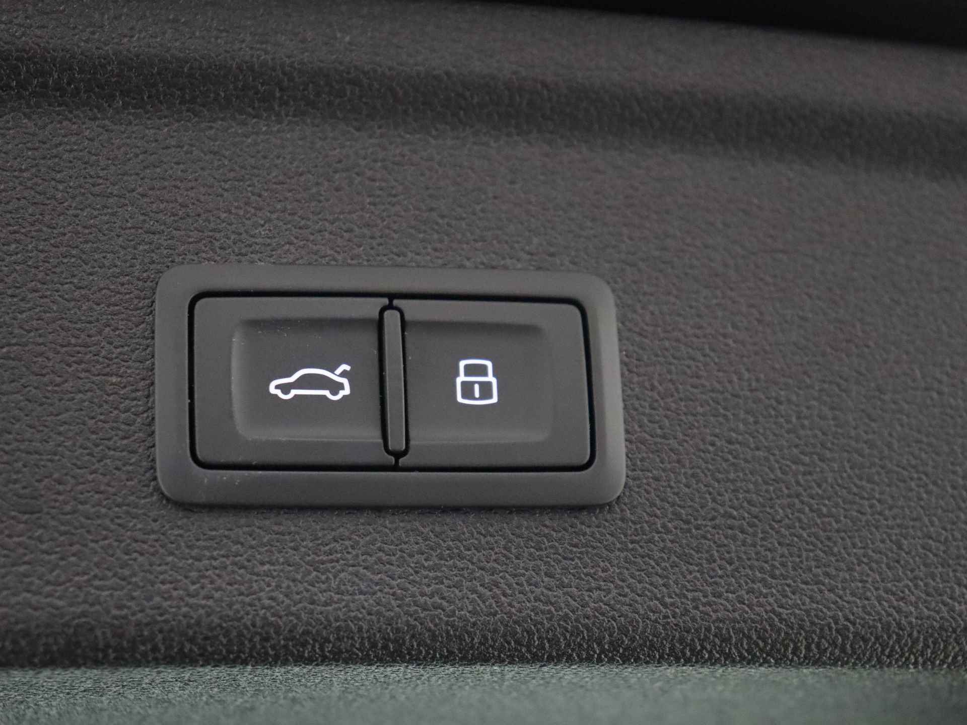 Audi A3 Sportback 35 TFSI S edition 150 pk Automaat | Navigatie | Climate Control | Stoelverwarming - 30/33