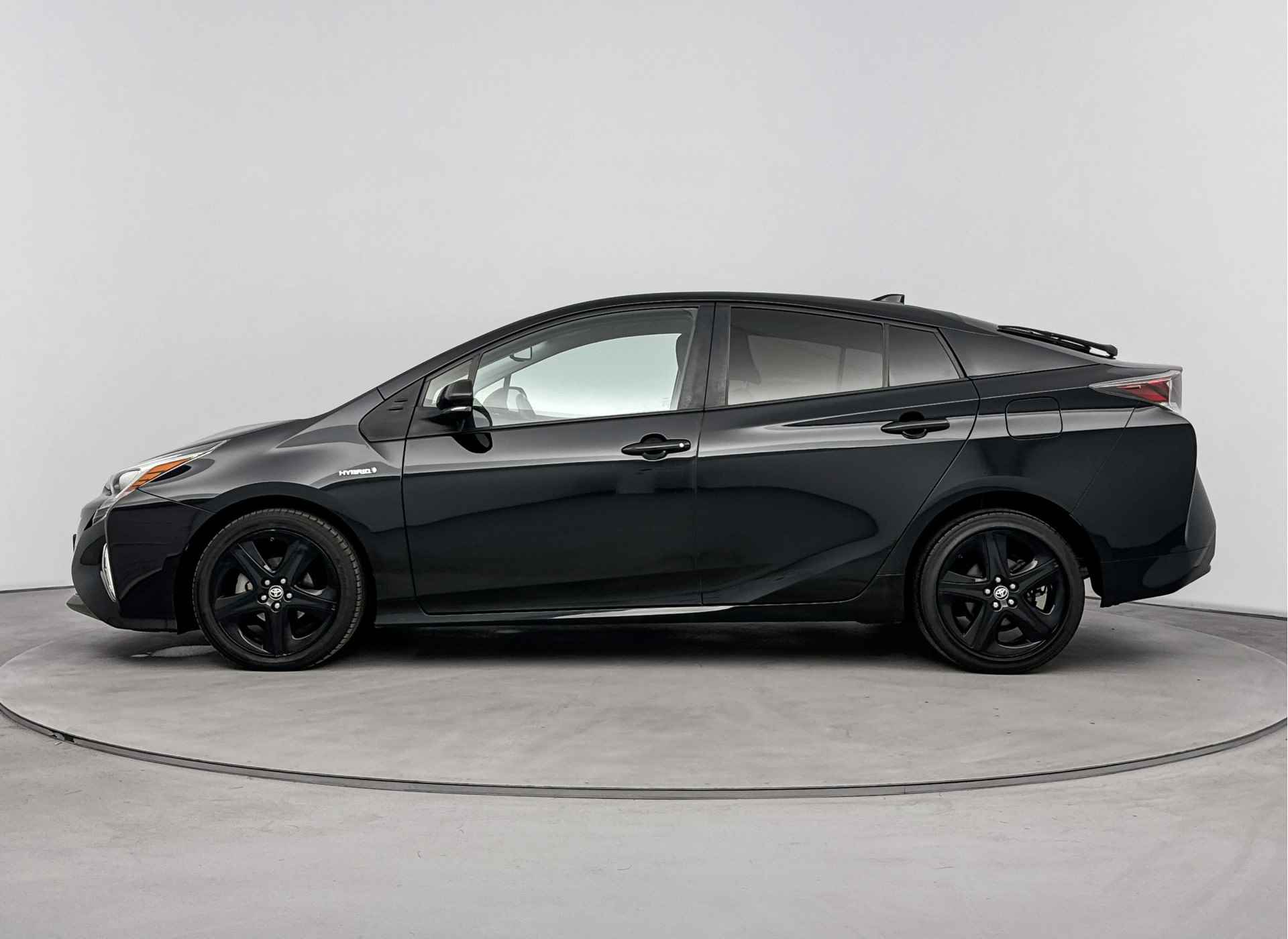 Toyota Prius 1.8 Hybrid Black First Edition | Navigatie | Stoelverwarming | - 4/38