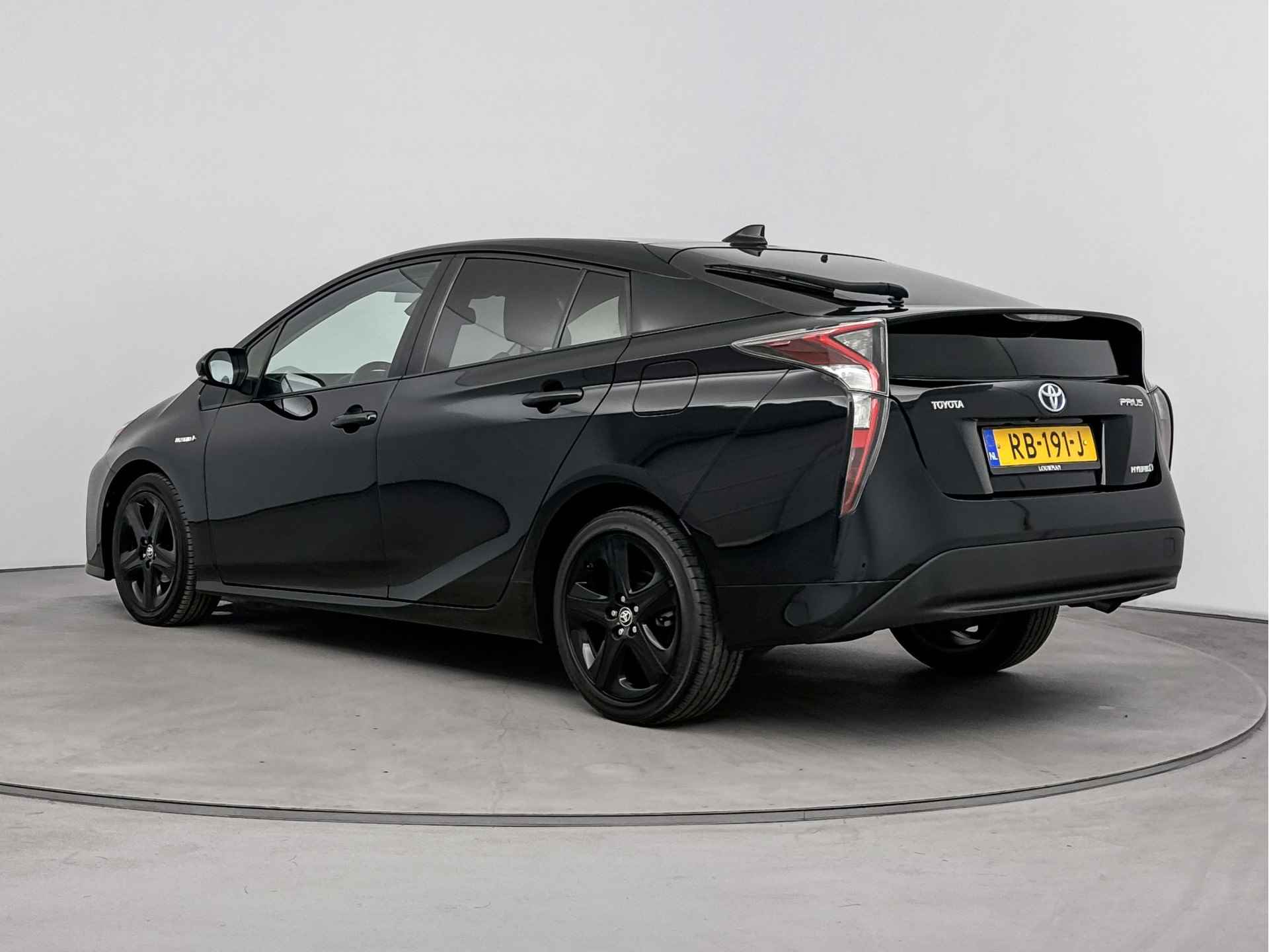 Toyota Prius 1.8 Hybrid Black First Edition | Navigatie | Stoelverwarming | - 16/38