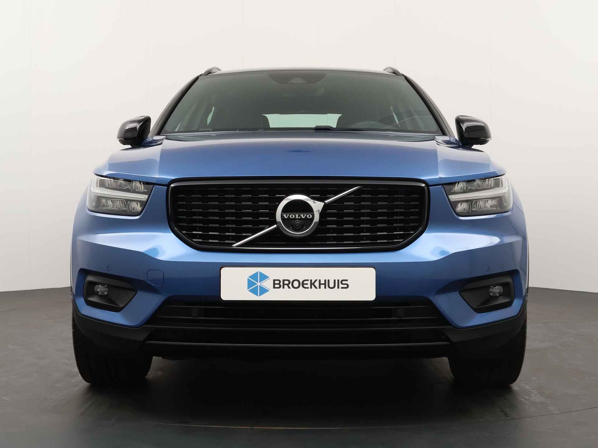 Volvo XC40 B4 R-Design | Visual Park Assist (incl. 360˚ view) | Adaptieve cruise control incl. BLIS | Stoel en Stuurverwarming | Achterbank verwarming | Parkeer verwarming | 19'' lmv | - 22/30