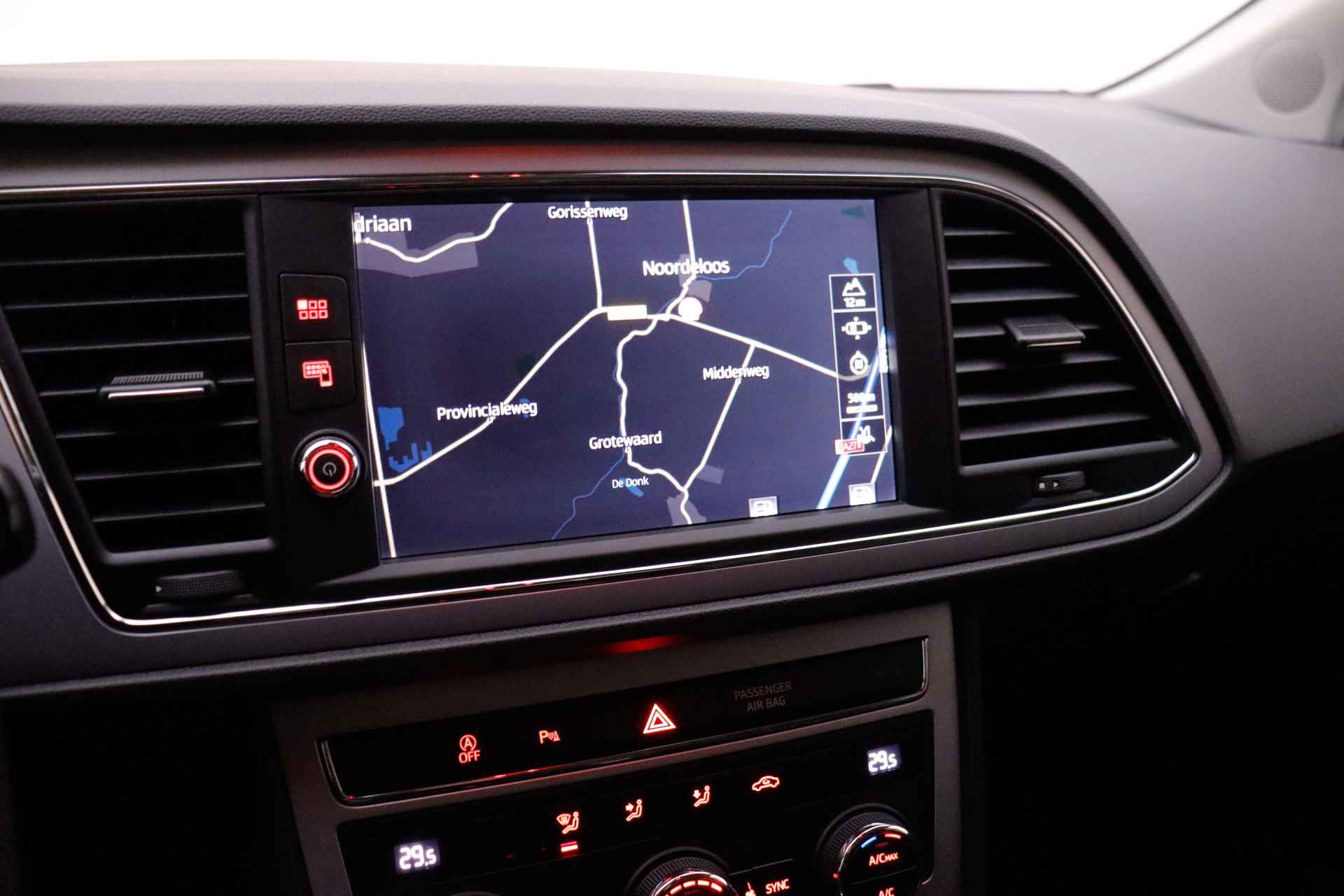 SEAT León ST 1.4TSI Dsg Style Intense CARPLAY/SEAT SOUND/KEYLESS/NAVI/LANE ASSIST/PDC V+A/LMV - 23/26