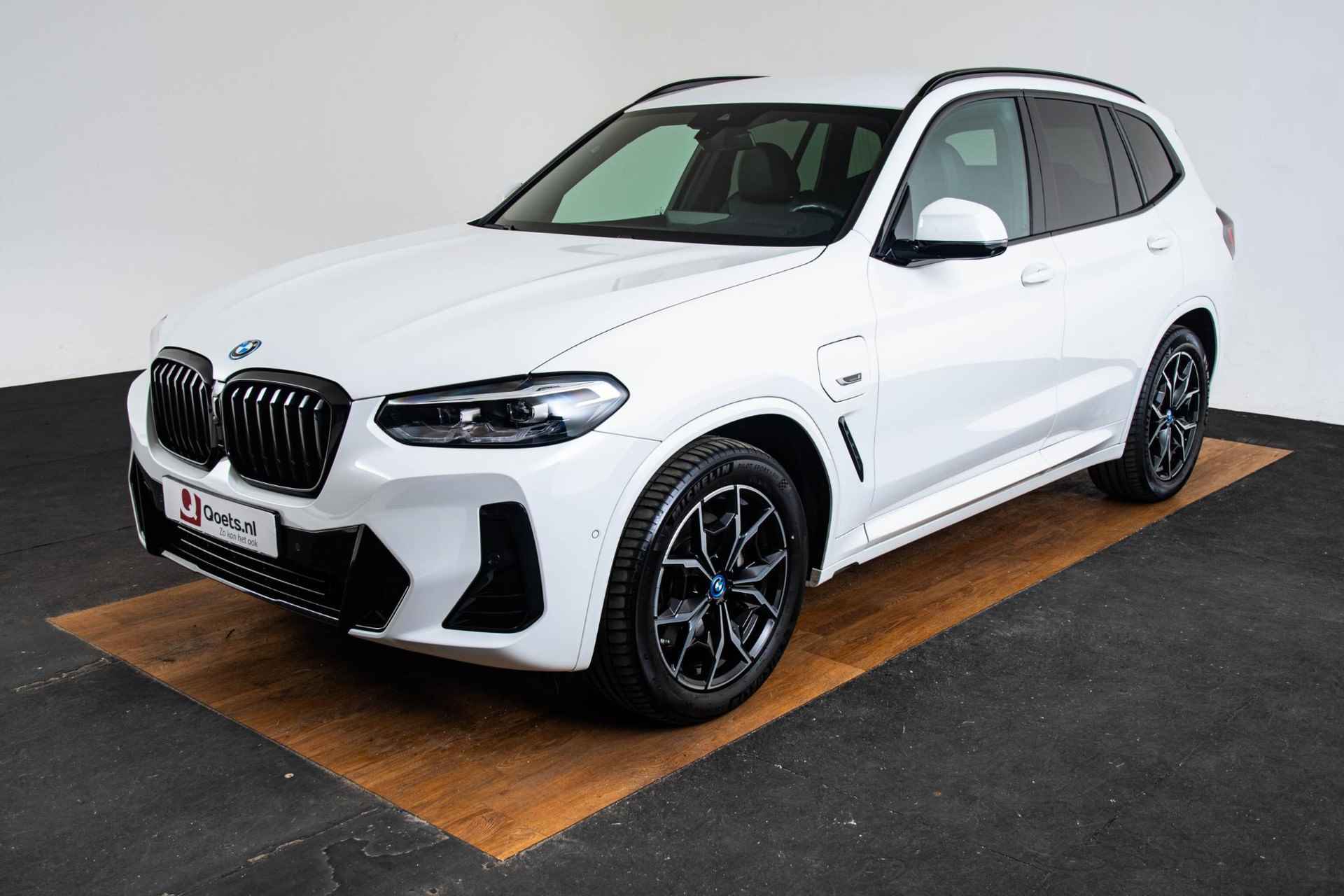 BMW X3 xDrive30e Executive M Sport - Elektrisch verwarmde voorstoelen - Getinte ruiten - Parking Assistant Plus - HiFi System - Live Cockpit Professional - Hoogglans Shadow Line exterieurdelen - Opbergpakket - - 13/64