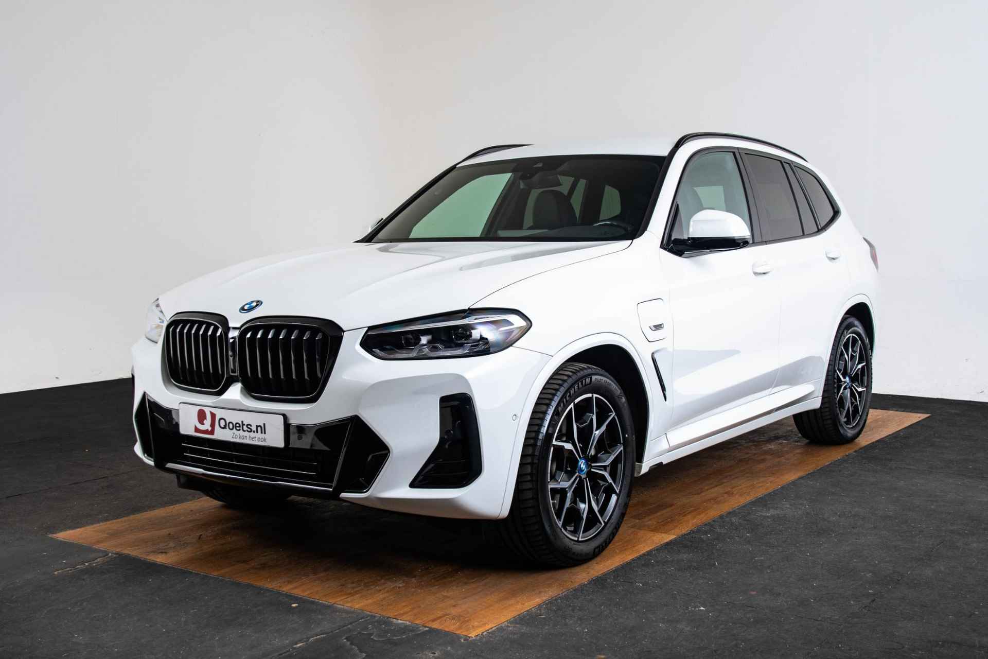 BMW X3 xDrive30e Executive M Sport - Elektrisch verwarmde voorstoelen - Getinte ruiten - Parking Assistant Plus - HiFi System - Live Cockpit Professional - Hoogglans Shadow Line exterieurdelen - Opbergpakket - - 22/64