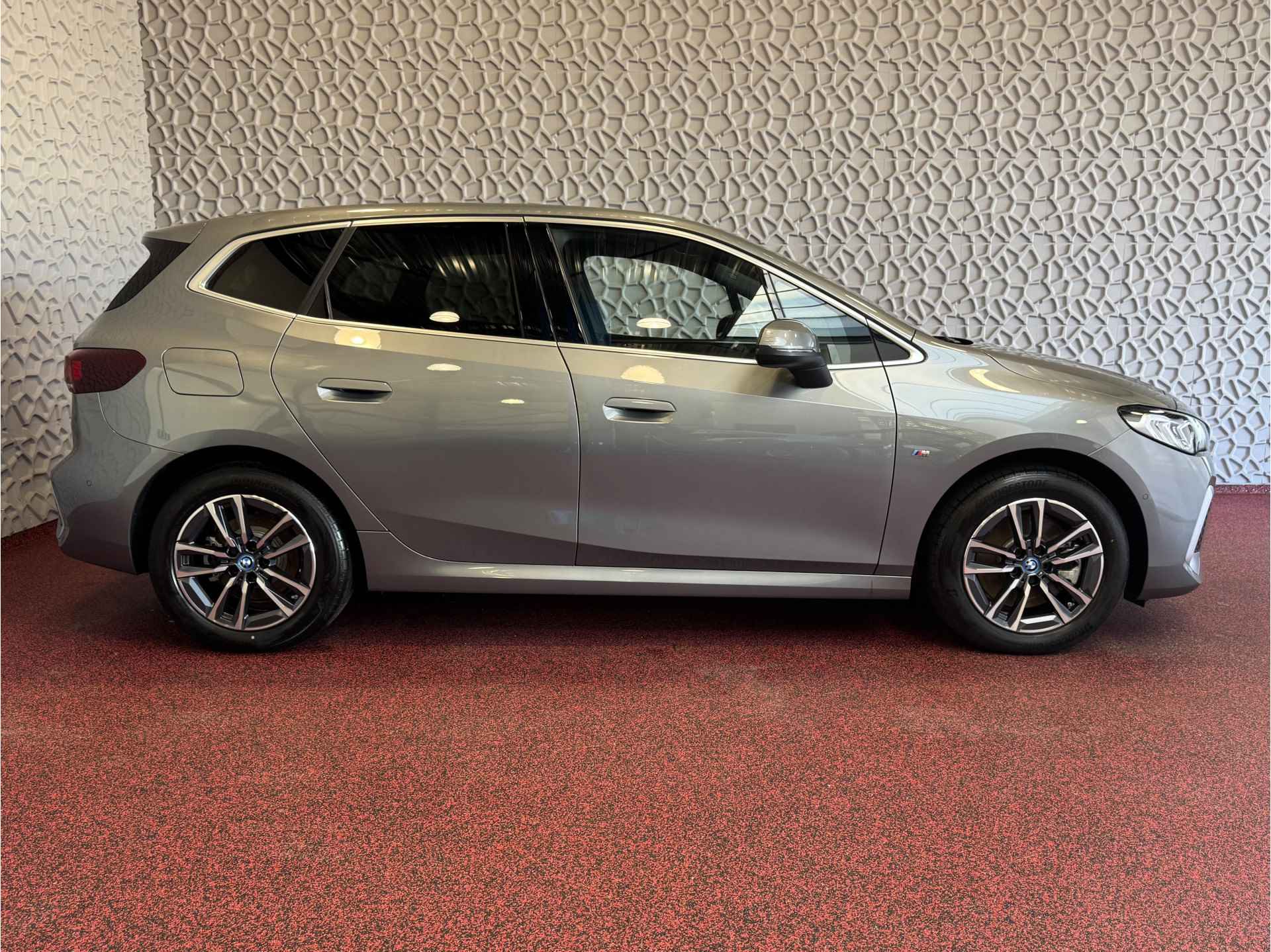 BMW 2 Serie Active Tourer 230E XDRIVE 326PK M SPORT LED ELEK.KLEP CAMERA TREKHAAK 04/2024 AWD 4X4 4WD M-Sportpakket  PHEV - 84/102