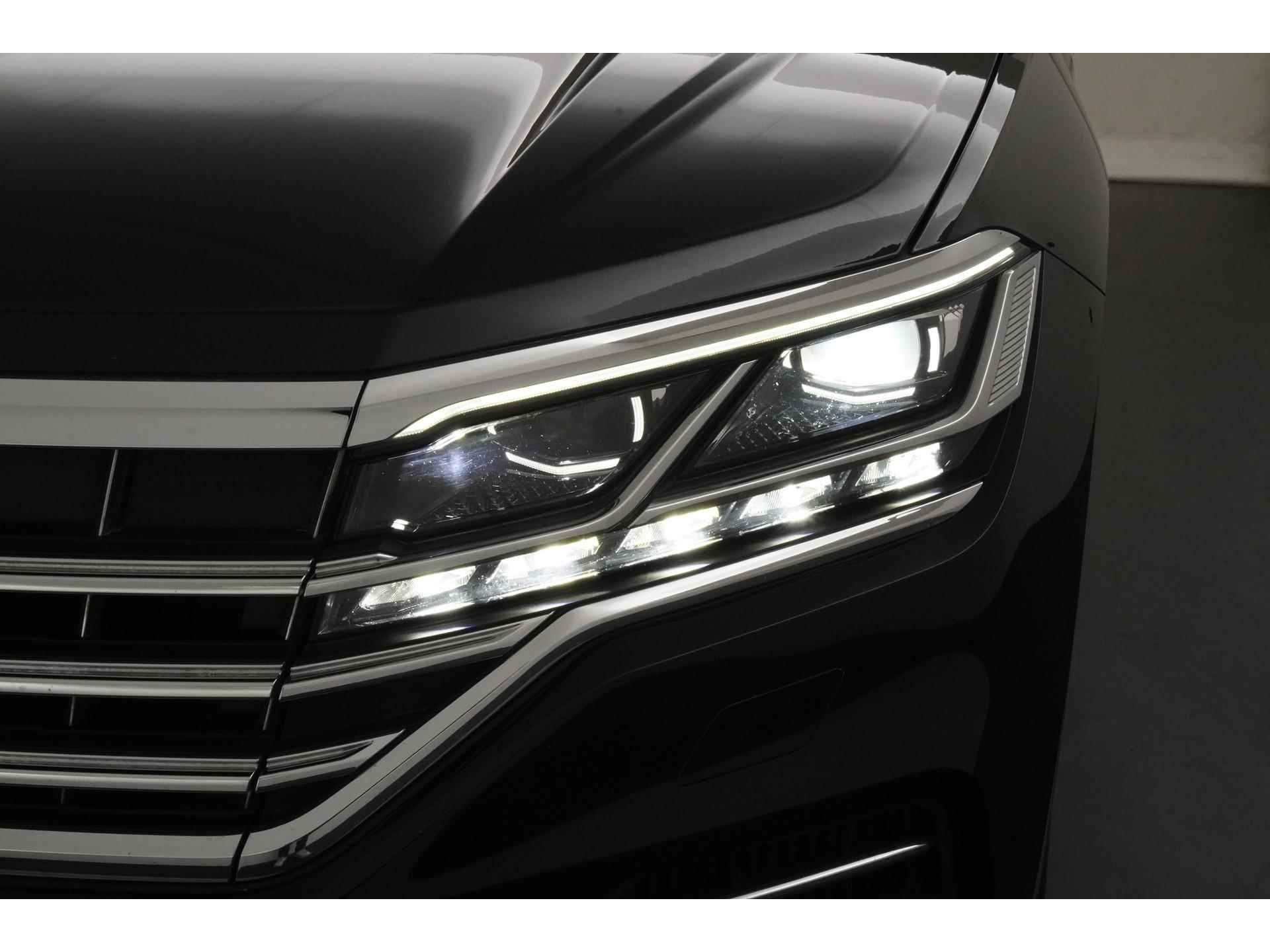 Volkswagen Touareg 3.0 TSI eHybrid Atmosphere | Panoramadak | Leder | Trekhaak & Trailer Assist | Plug-In | Zondag Open! - 19/50