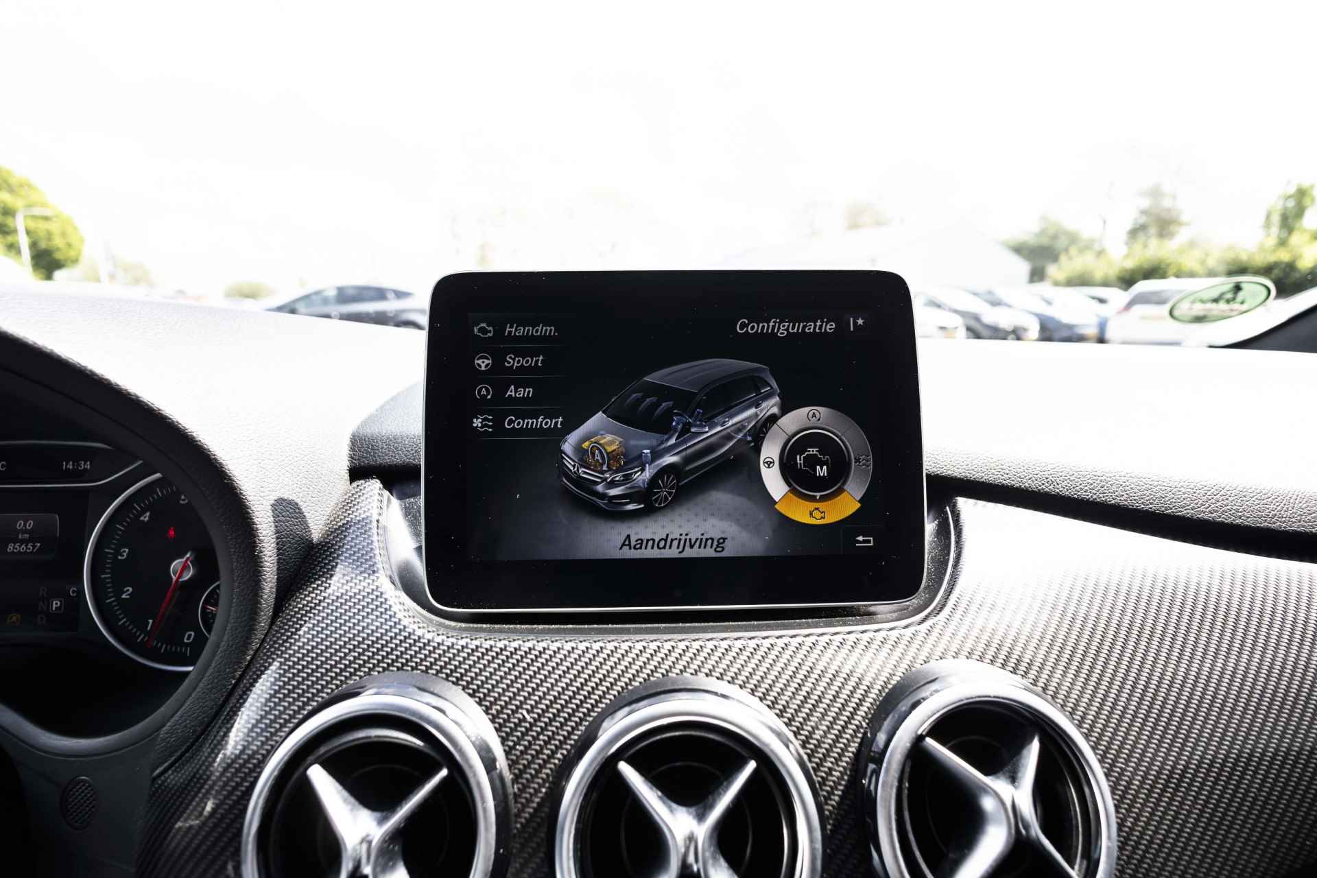 Mercedes-Benz B-Klasse 180 AMG Night Edition Plus | Automaat | NL Auto | Trekhaak | Carplay | LED | CAM - 33/46