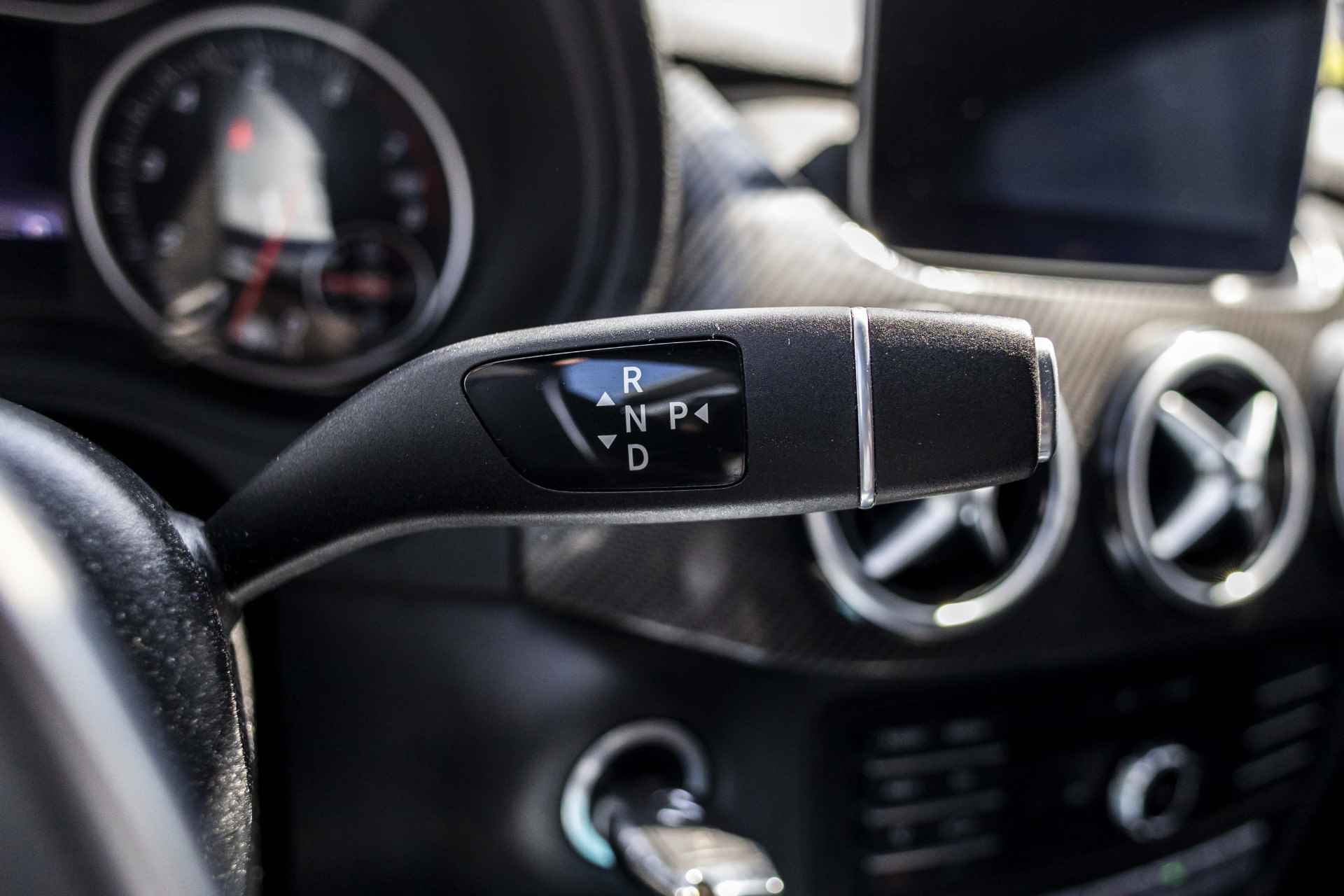 Mercedes-Benz B-Klasse 180 AMG Night Edition Plus | Automaat | NL Auto | Trekhaak | Carplay | LED | CAM - 43/46