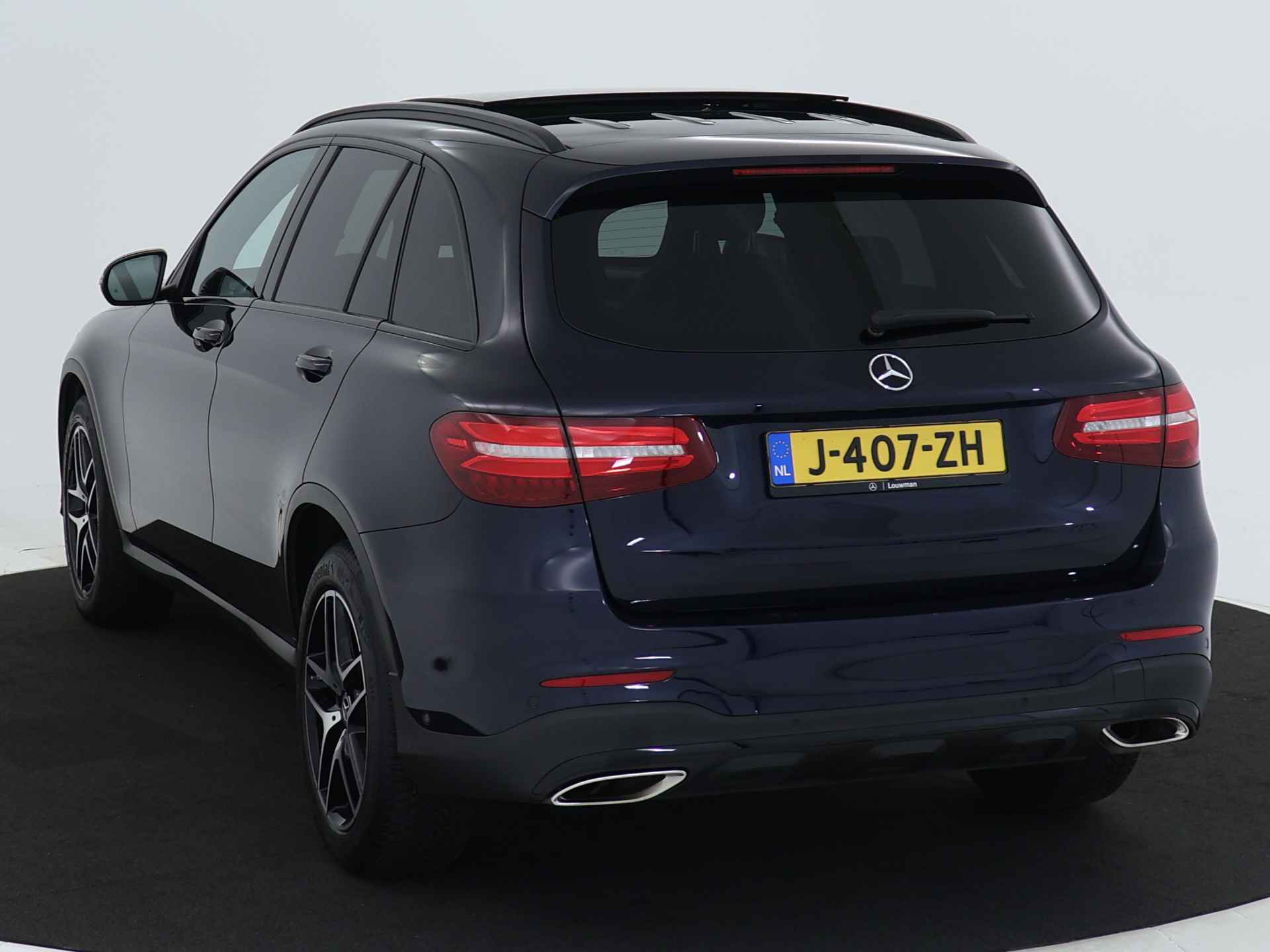 Mercedes-Benz GLC 250 4-MATIC AMG Nightpakket | Panoramadak | Dode Hoek Ass. | Car Play | Parkeerpakket met Camera | LED | Sfeerverlichting | Inclusief 24 maanden MB Certified garantie voor Europa. - 17/46