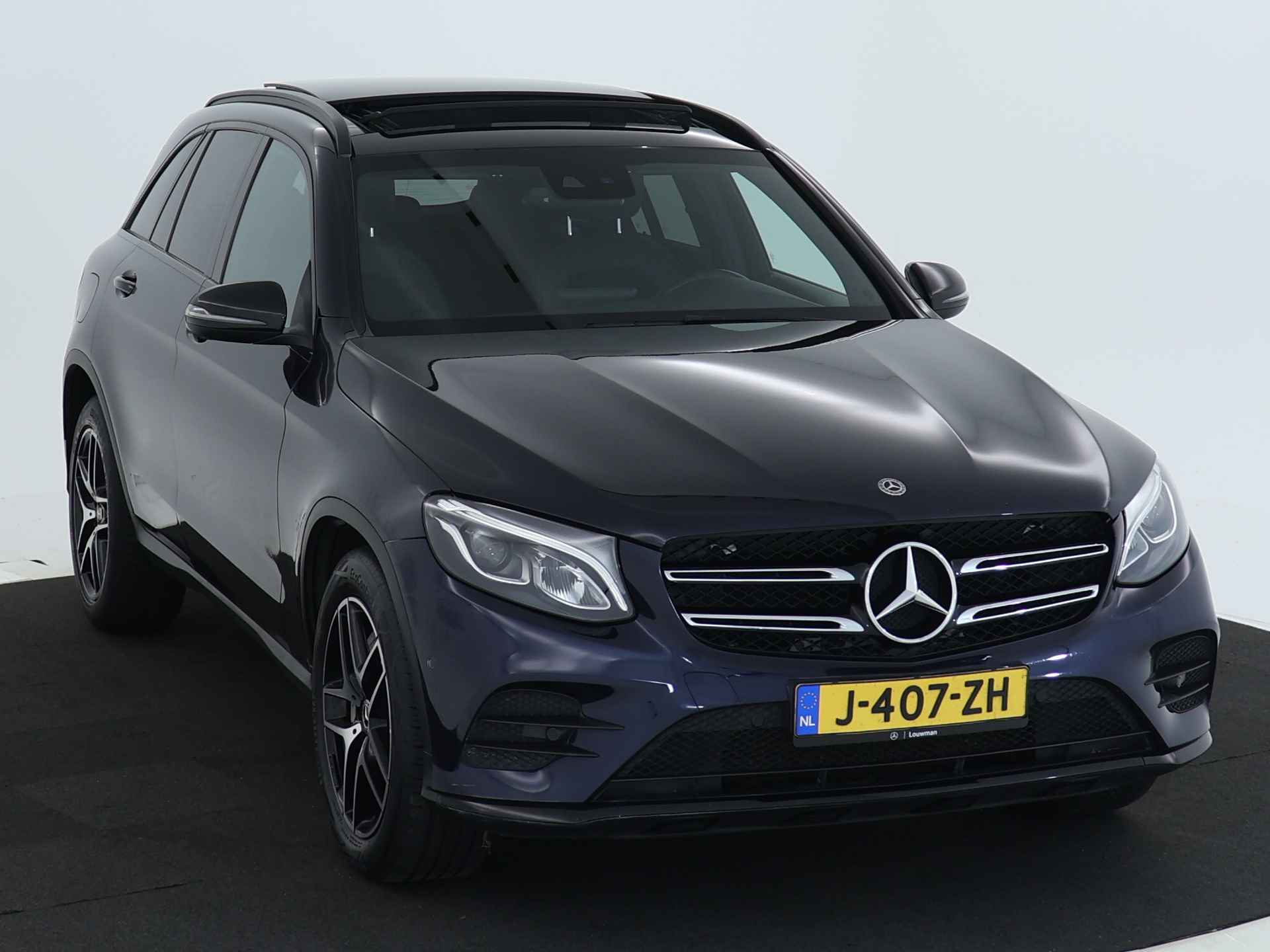 Mercedes-Benz GLC 250 4-MATIC AMG Nightpakket | Panoramadak | Dode Hoek Ass. | Car Play | Parkeerpakket met Camera | LED | Sfeerverlichting | Inclusief 24 maanden MB Certified garantie voor Europa. - 30/46