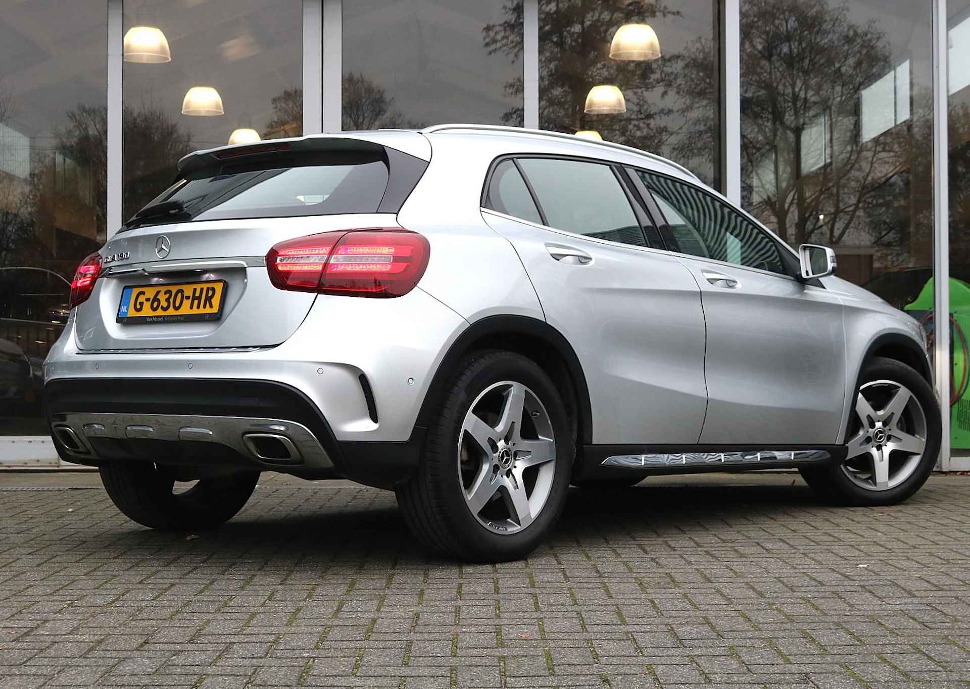 Mercedes-Benz GLA 180 AMG Line | Camera | Stoelverwarming - 4/13