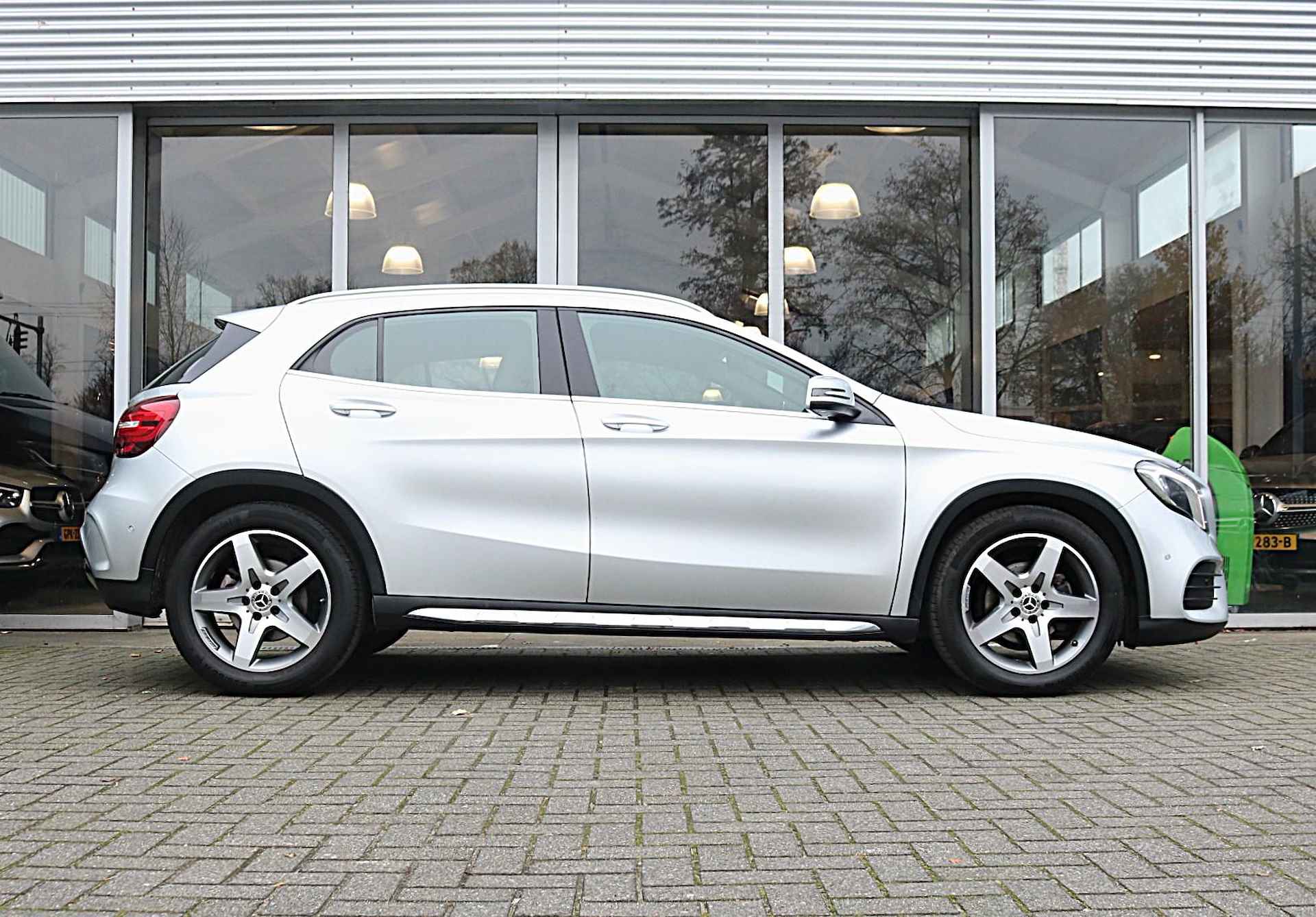 Mercedes-Benz GLA 180 AMG Line | Camera | Stoelverwarming - 9/13