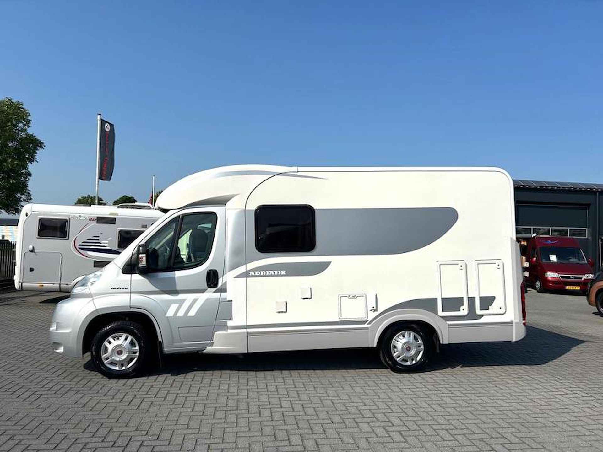 Adria Compact 590 SP vastbed/6-m/compact/2008 - 6/23