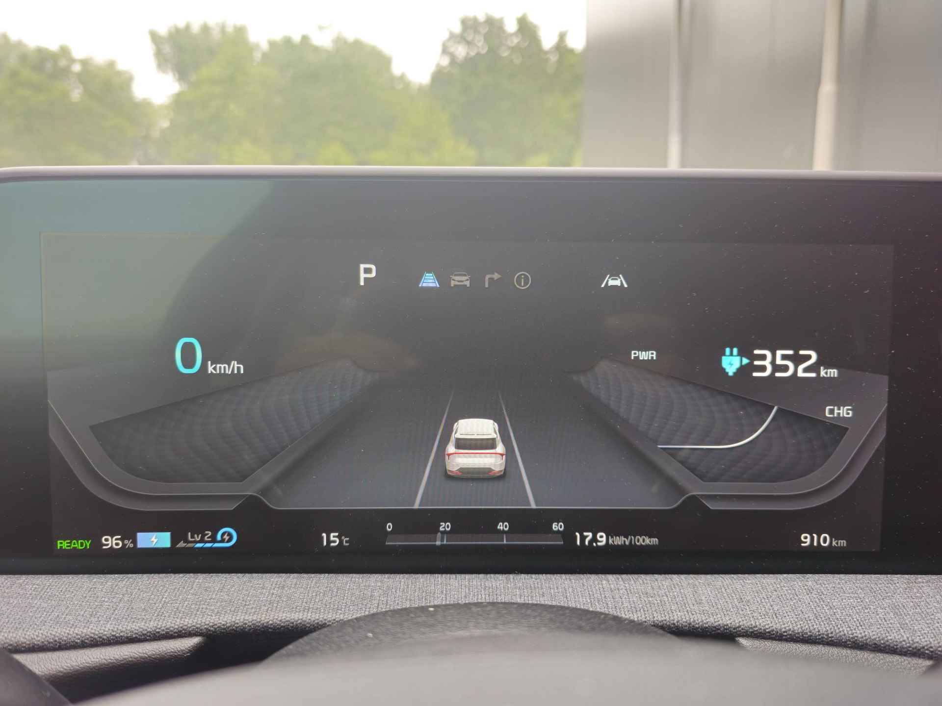 Kia EV6 Light Edition 58 kWh Apple Carplay | Navi | Addaptive Cruise Control | Stoel- en stuurverwarming | BTW auto | € 2000 SEPP subsidie | Metallic lak | Fabrieksgarantie t/m 5-4-2024 | NAP - 15/29