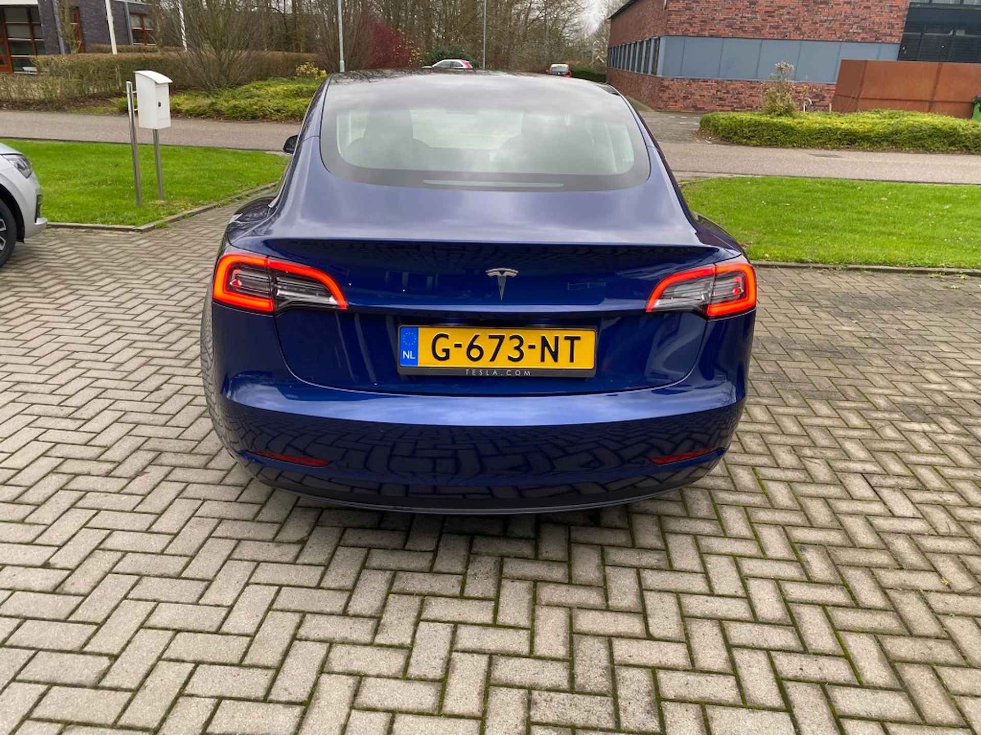 TESLA Model 3 Standard PLUS - 4/17