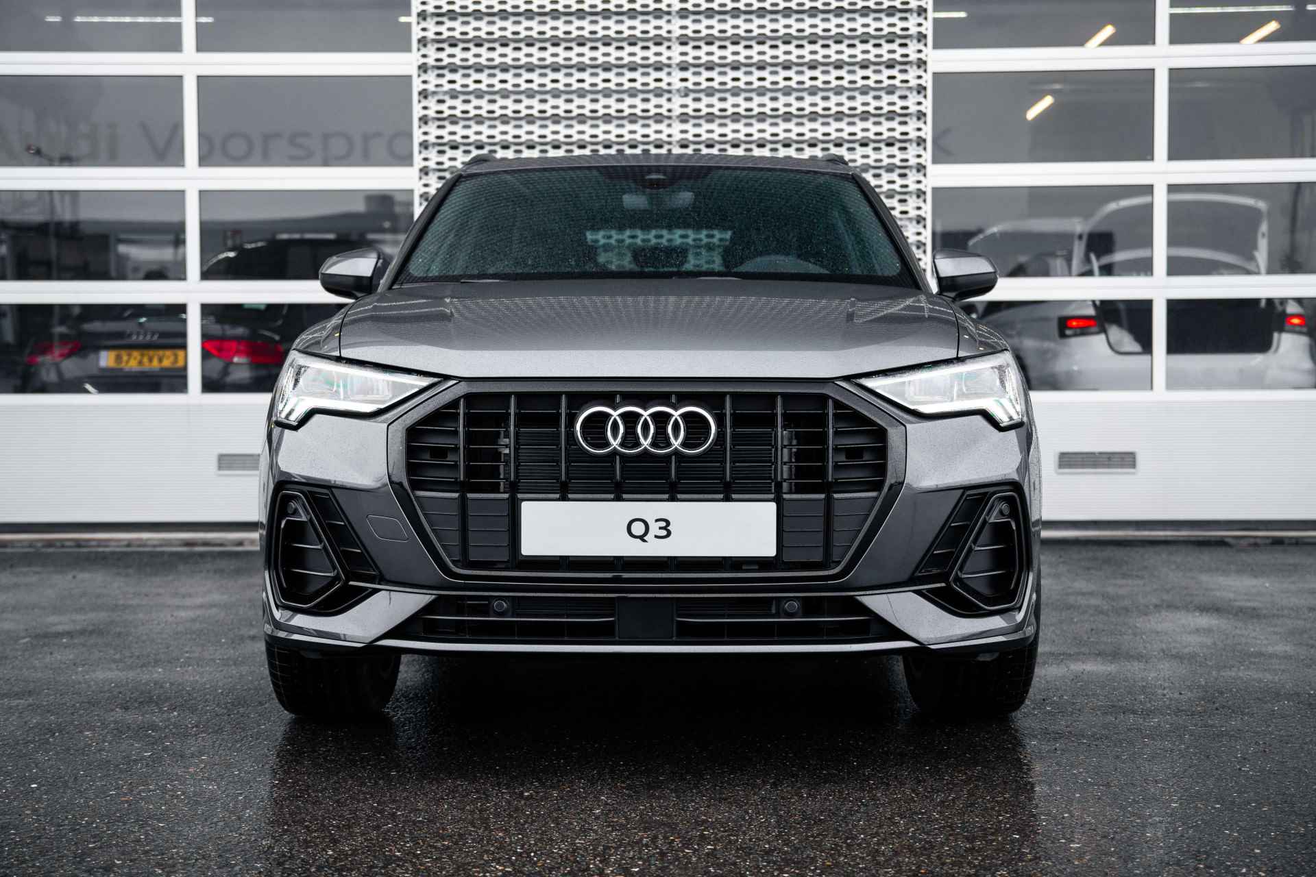 Audi Q3 45 TFSI e S edition | Panoramadak | Keyless | 19" | Grootlichtassistent - 4/19
