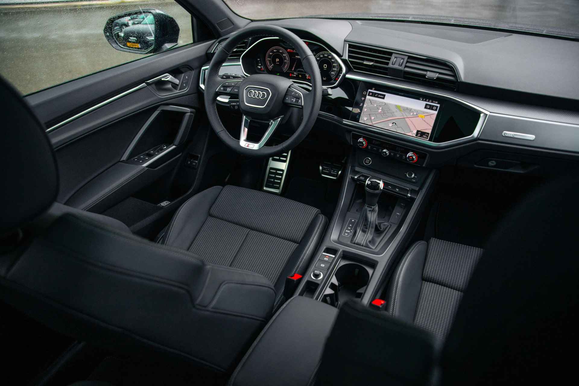 Audi Q3 45 TFSI e S edition | Panoramadak | Keyless | 19" | Grootlichtassistent - 9/19