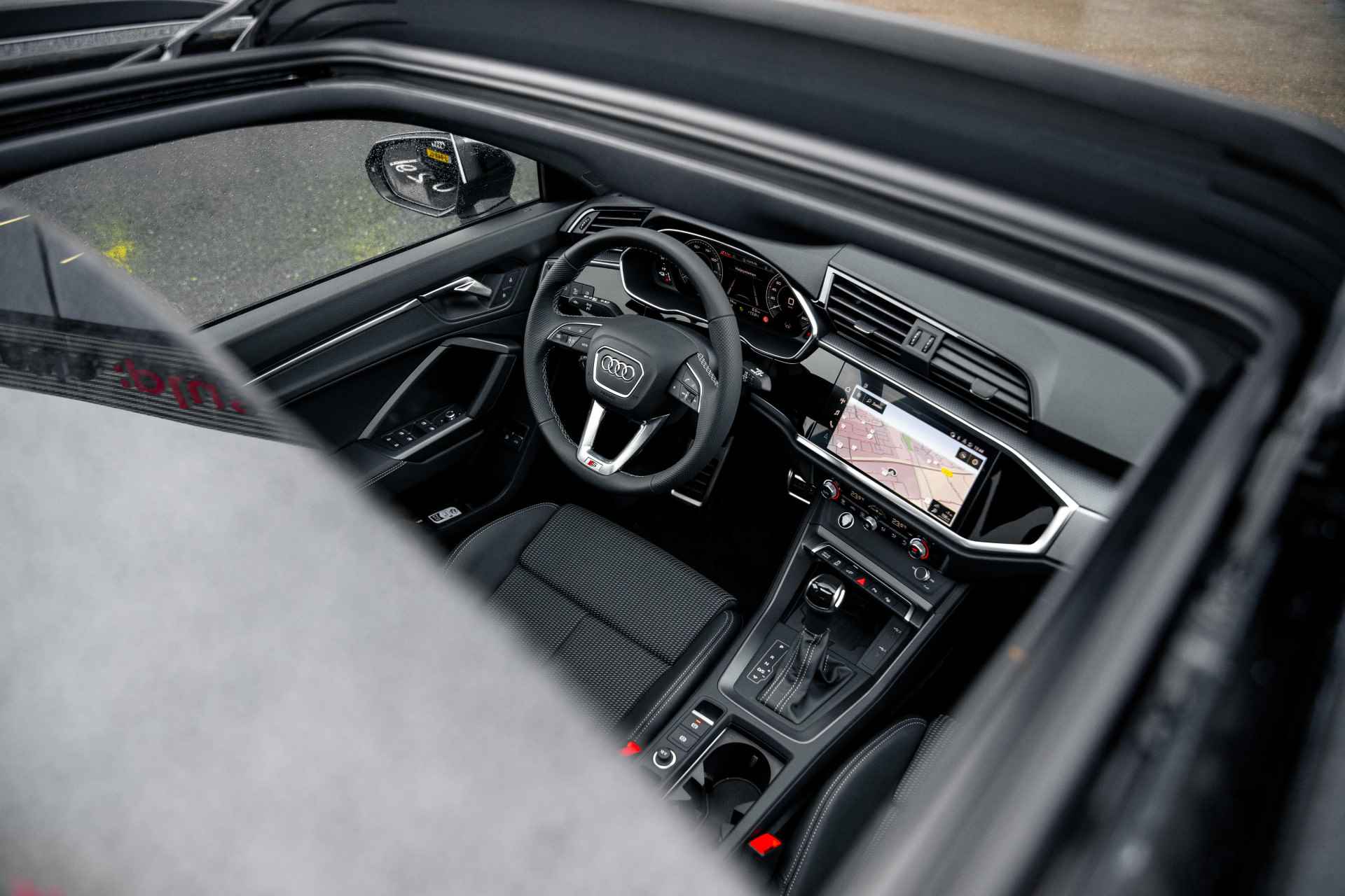 Audi Q3 45 TFSI e S edition | Panoramadak | Keyless | 19" | Grootlichtassistent - 10/19