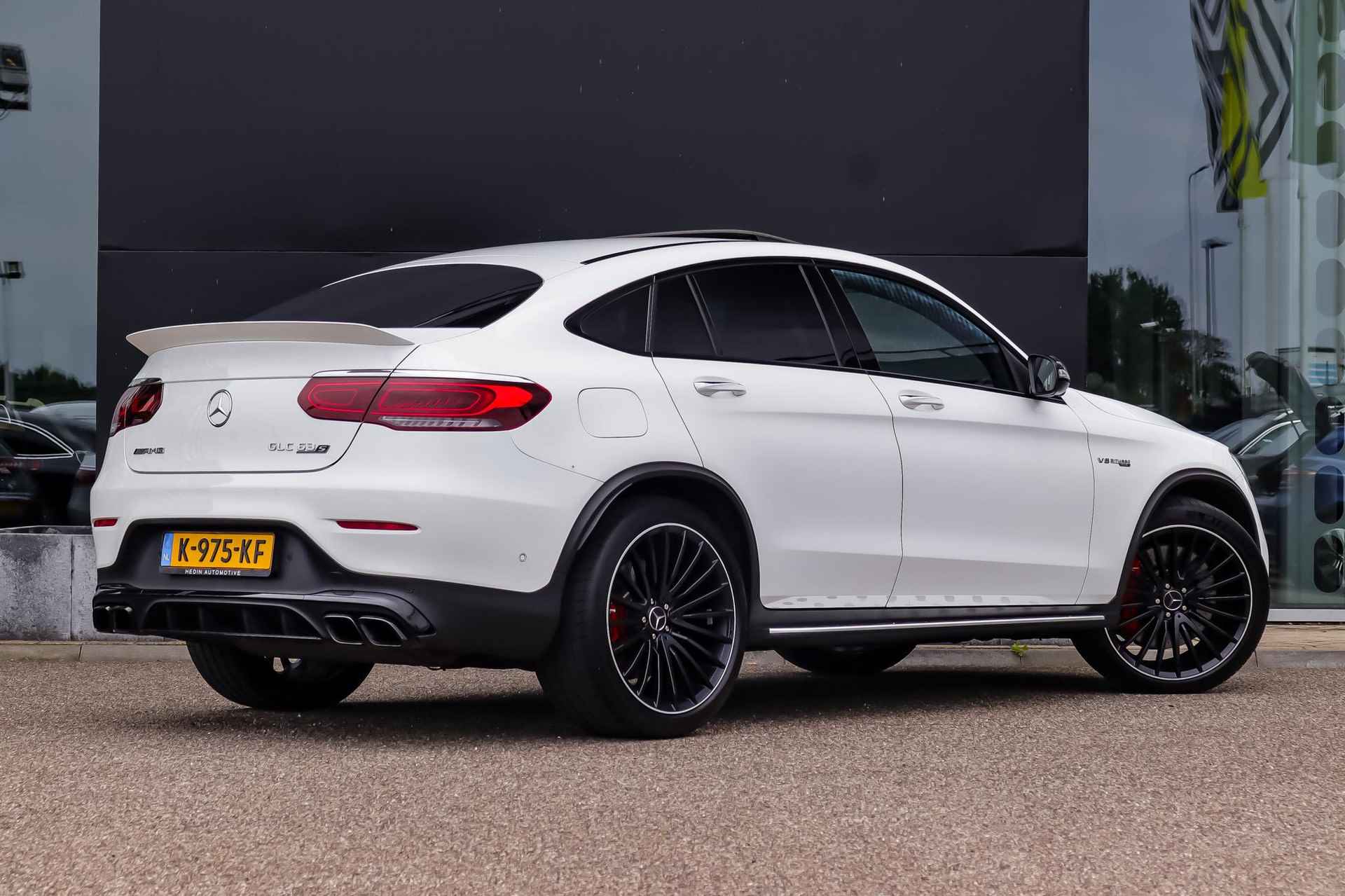 Mercedes-Benz GLC GLC 63 S AMG Automaat 4MATIC+ Coupé | Airmatic | Schuifdak | Burmester Audio | 360° Camera | Keyless-Go | Sfeerverlichting | AMG Nightpakket - 2/48