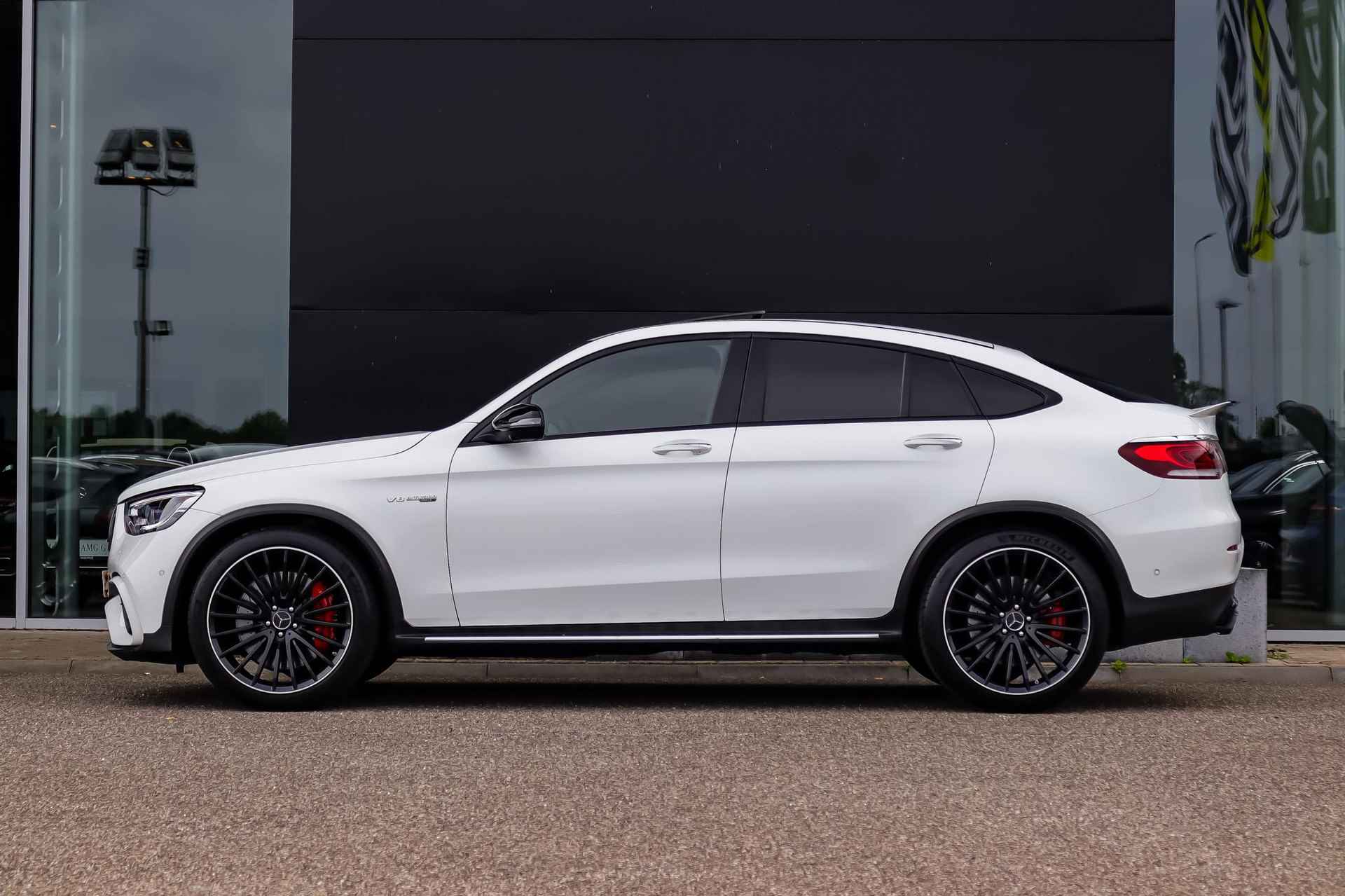 Mercedes-Benz GLC GLC 63 S AMG Automaat 4MATIC+ Coupé | Airmatic | Schuifdak | Burmester Audio | 360° Camera | Keyless-Go | Sfeerverlichting | AMG Nightpakket - 7/48