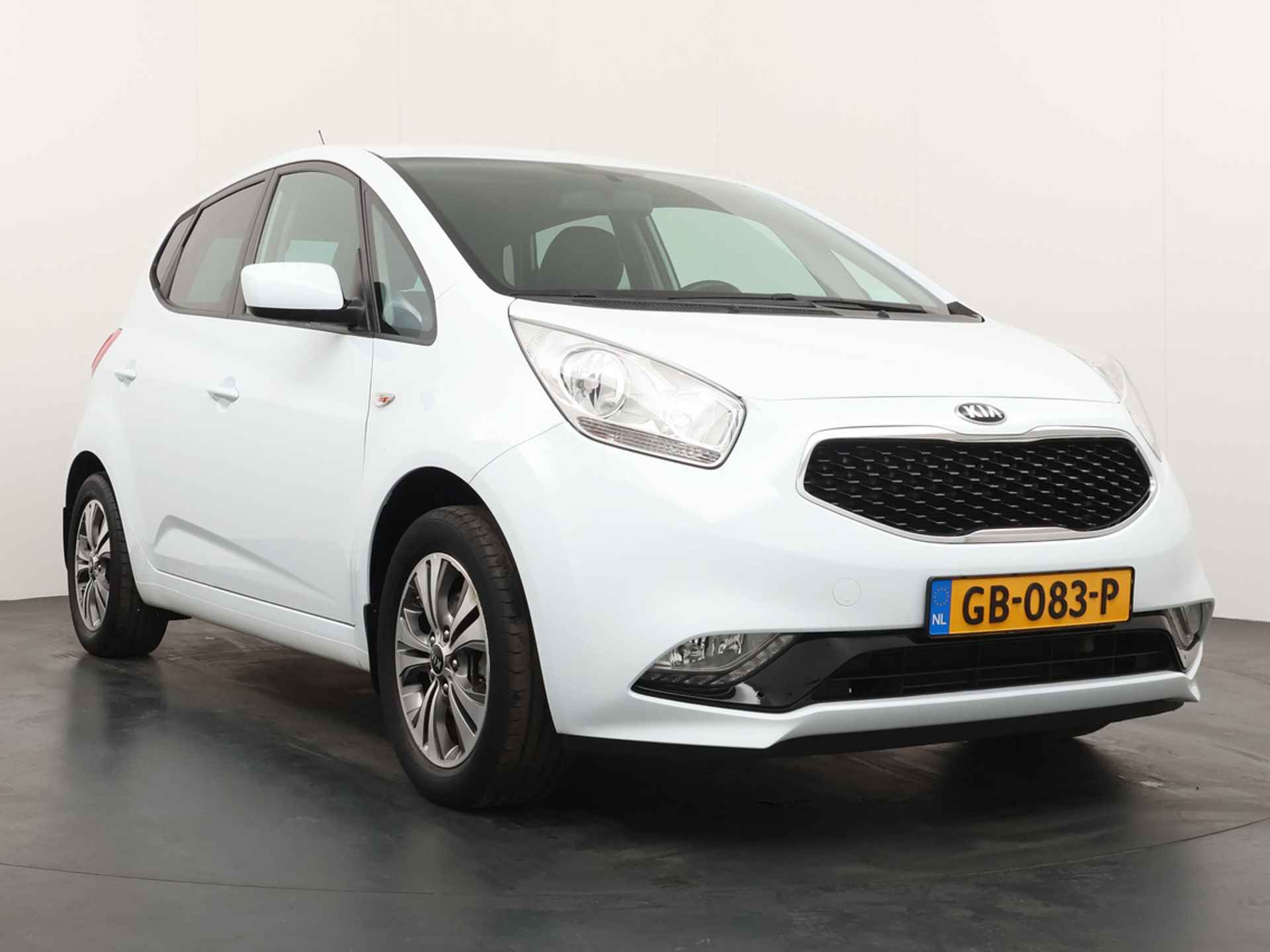 Kia Venga 1.4 CVVT First Edition - Bluetooth - Trekhaak - Navigatie - Cruise control - Achteruitrij camera - Airco - Hoge instap - 12 Maanden Bovag garantie - 11/44