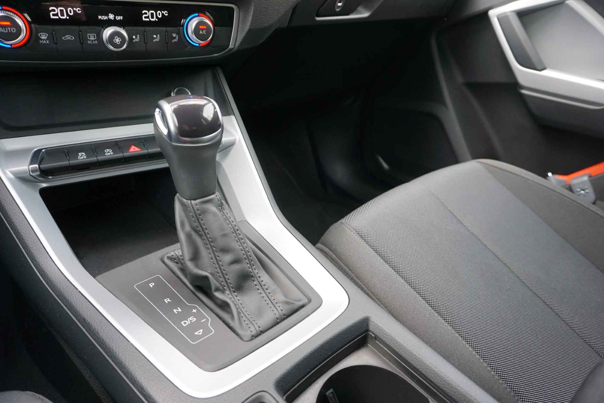 Audi Q3 35 TFSI 150pk S-tronic Pro Line | Navigatie | Achterklep Elektrisch | Parkeersensoren Achter - 28/44