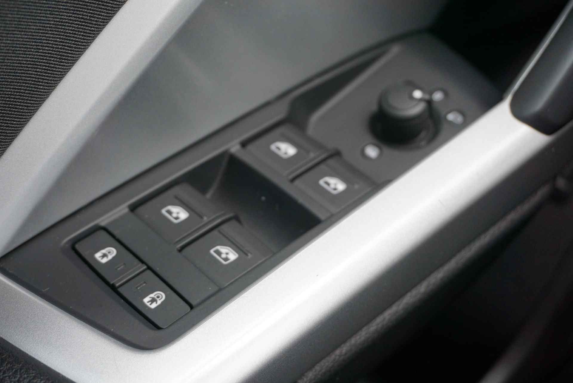 Audi Q3 35 TFSI 150pk S-tronic Pro Line | Navigatie | Achterklep Elektrisch | Parkeersensoren Achter - 33/44