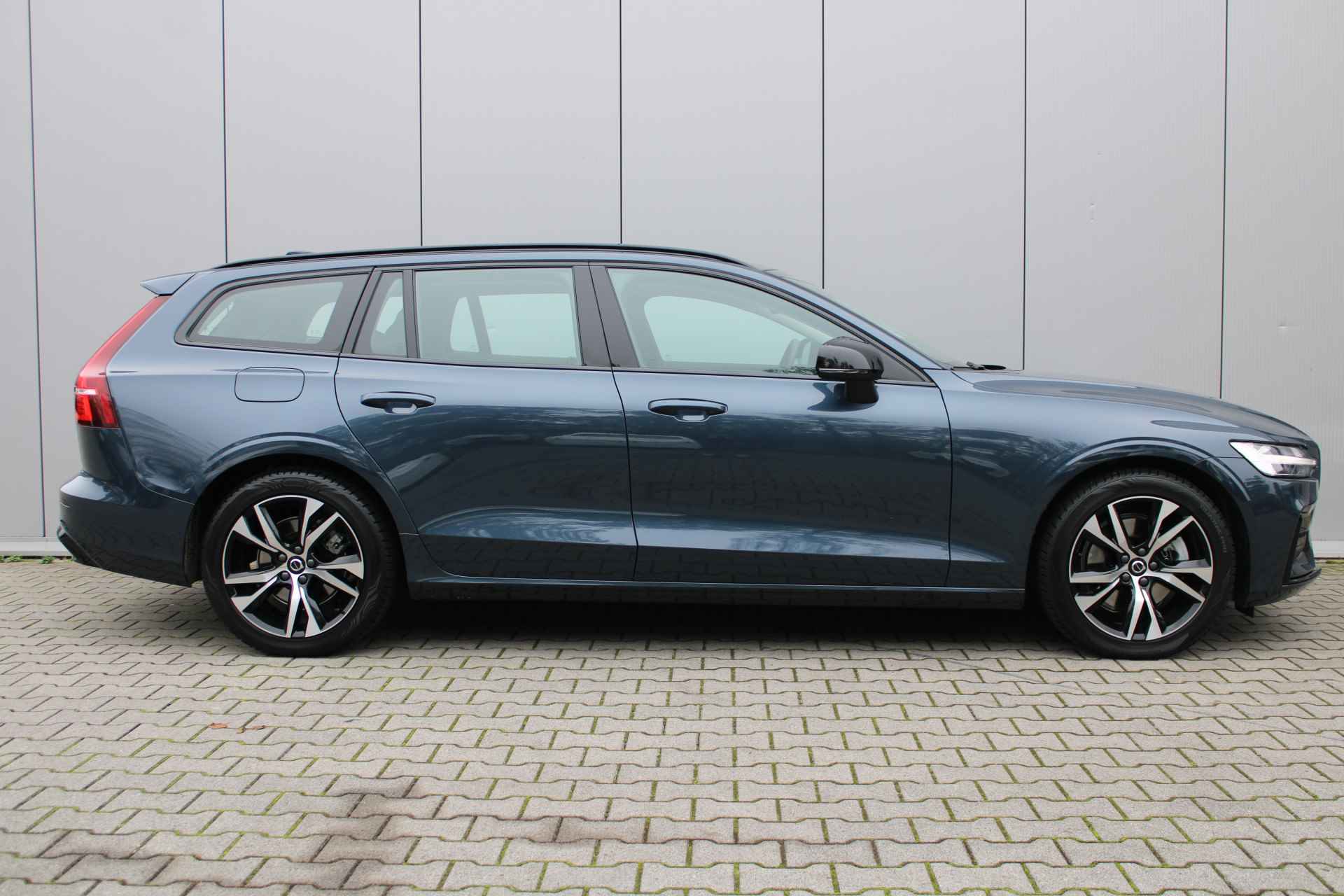 Volvo V60 B4 Plus Dark - 4/36